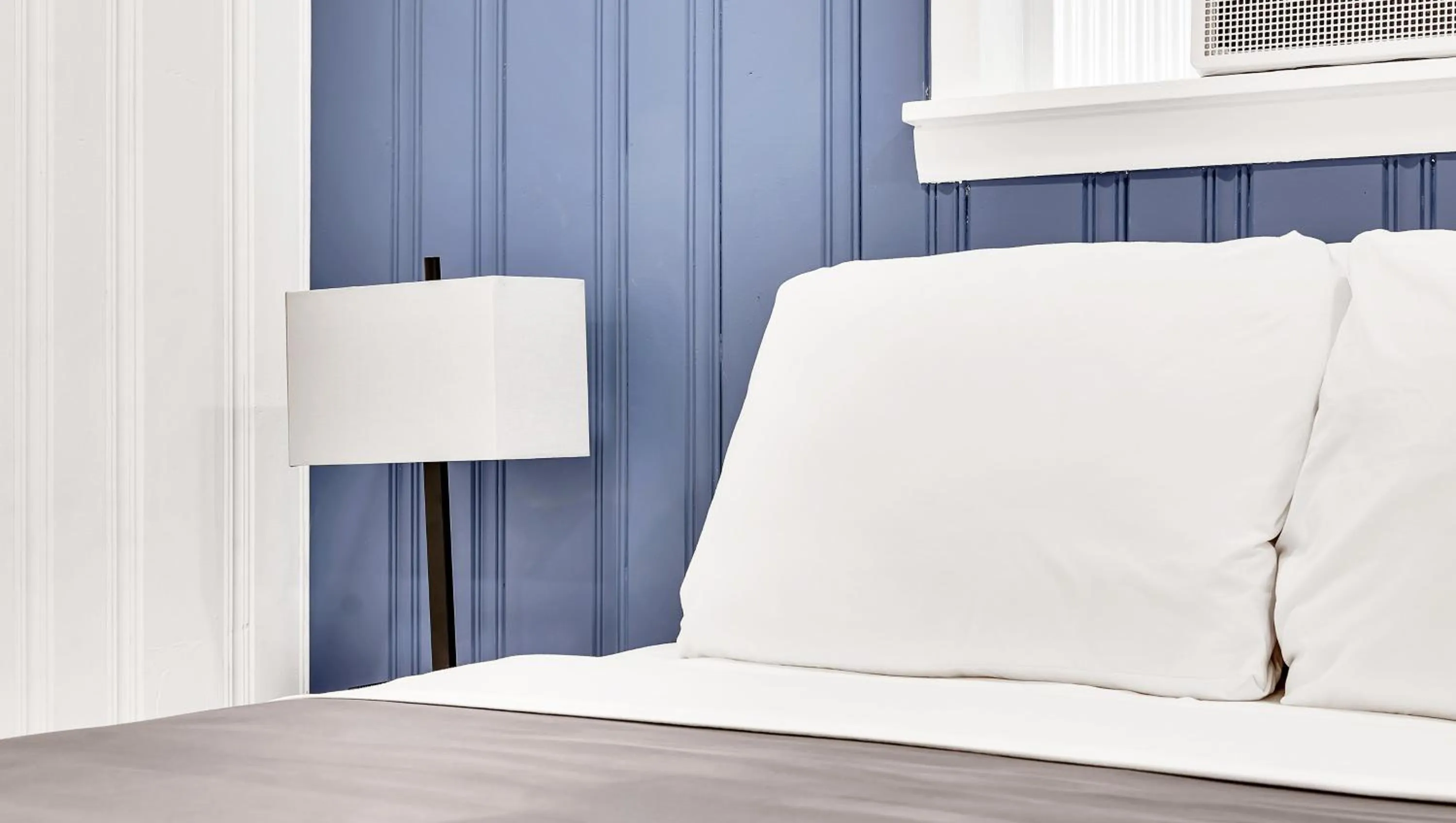 Photo of the whole room, Bed in Motel Luzerne