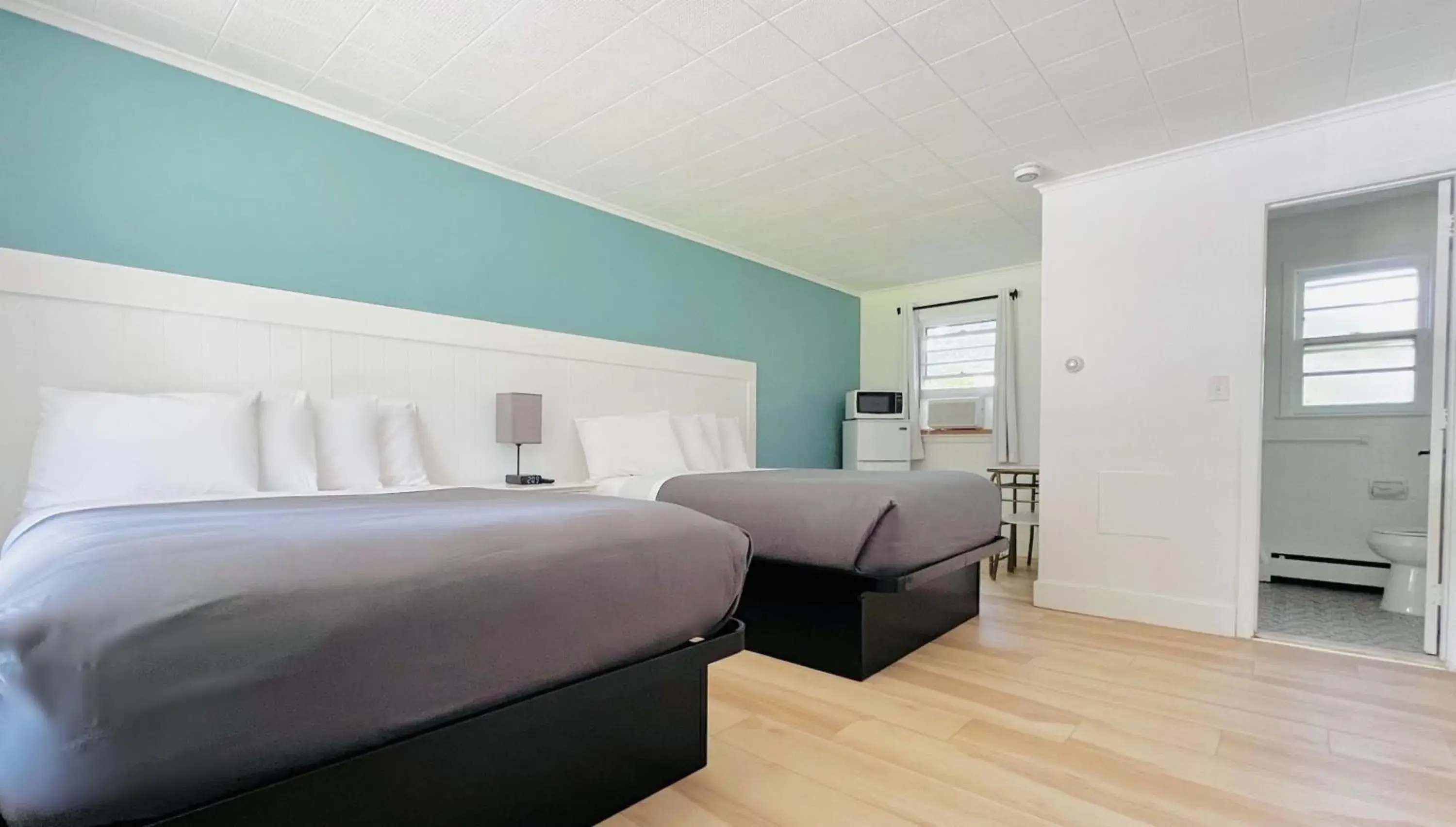 Photo of the whole room, Bed in Motel Luzerne Photo of the whole room, Bed in Motel Luzerne