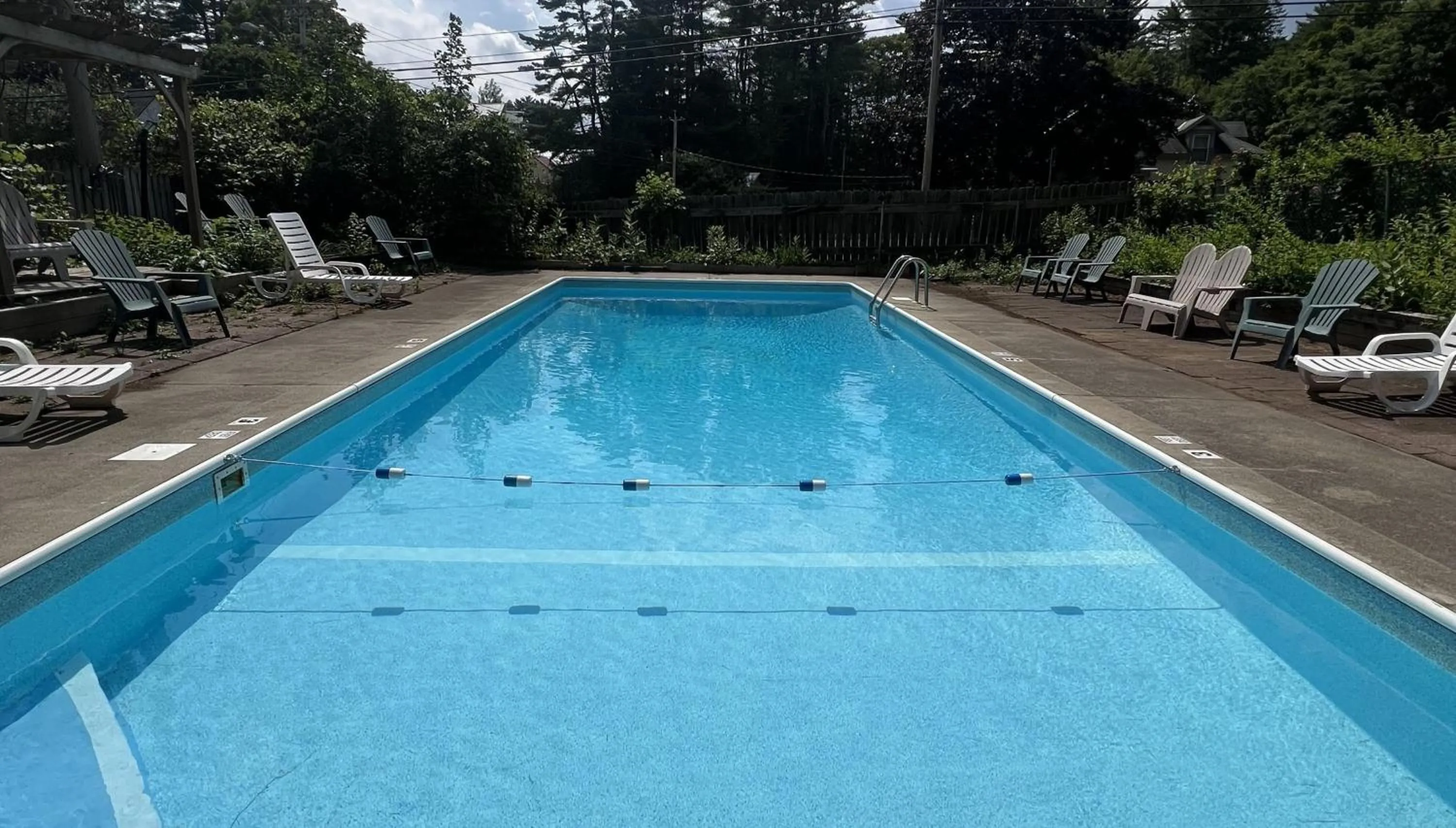 Swimming pool in Motel Luzerne