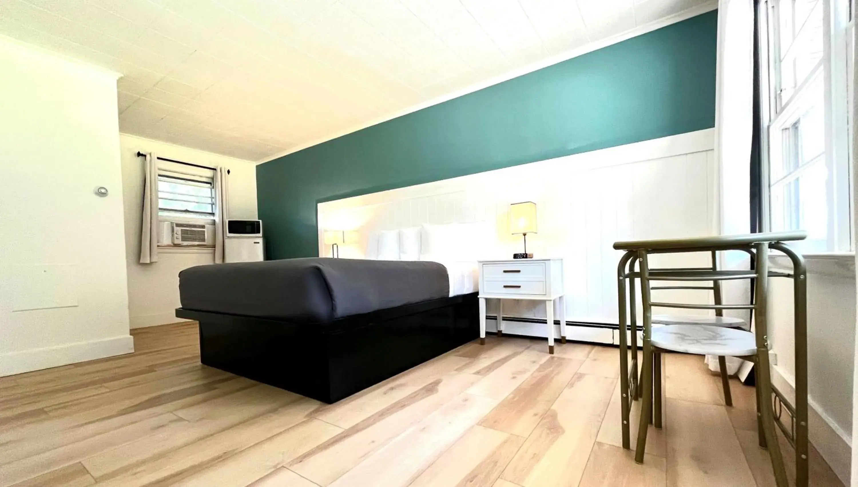 Photo of the whole room, Bed in Motel Luzerne Photo of the whole room, Bed in Motel Luzerne