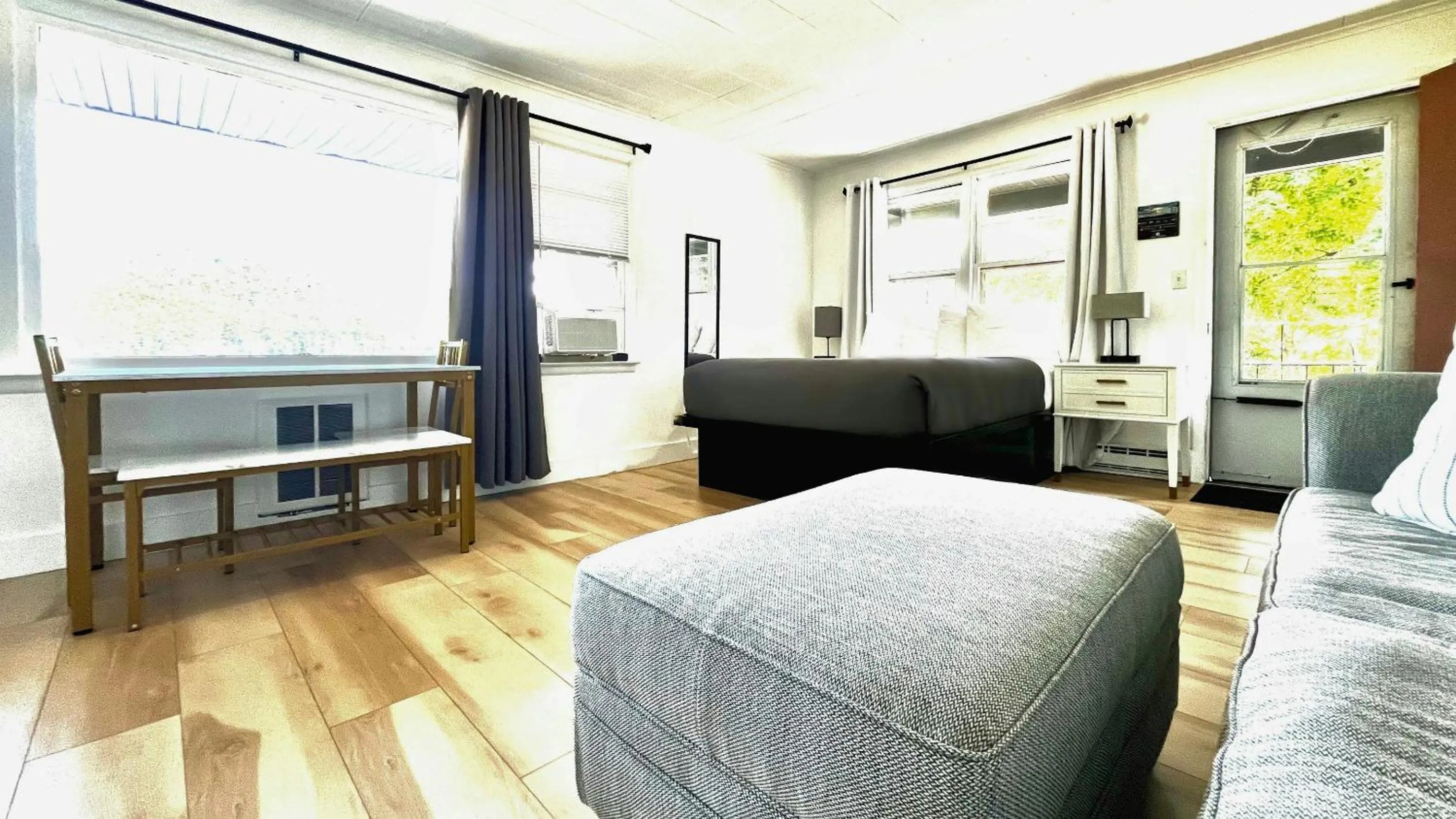 Photo of the whole room in Motel Luzerne