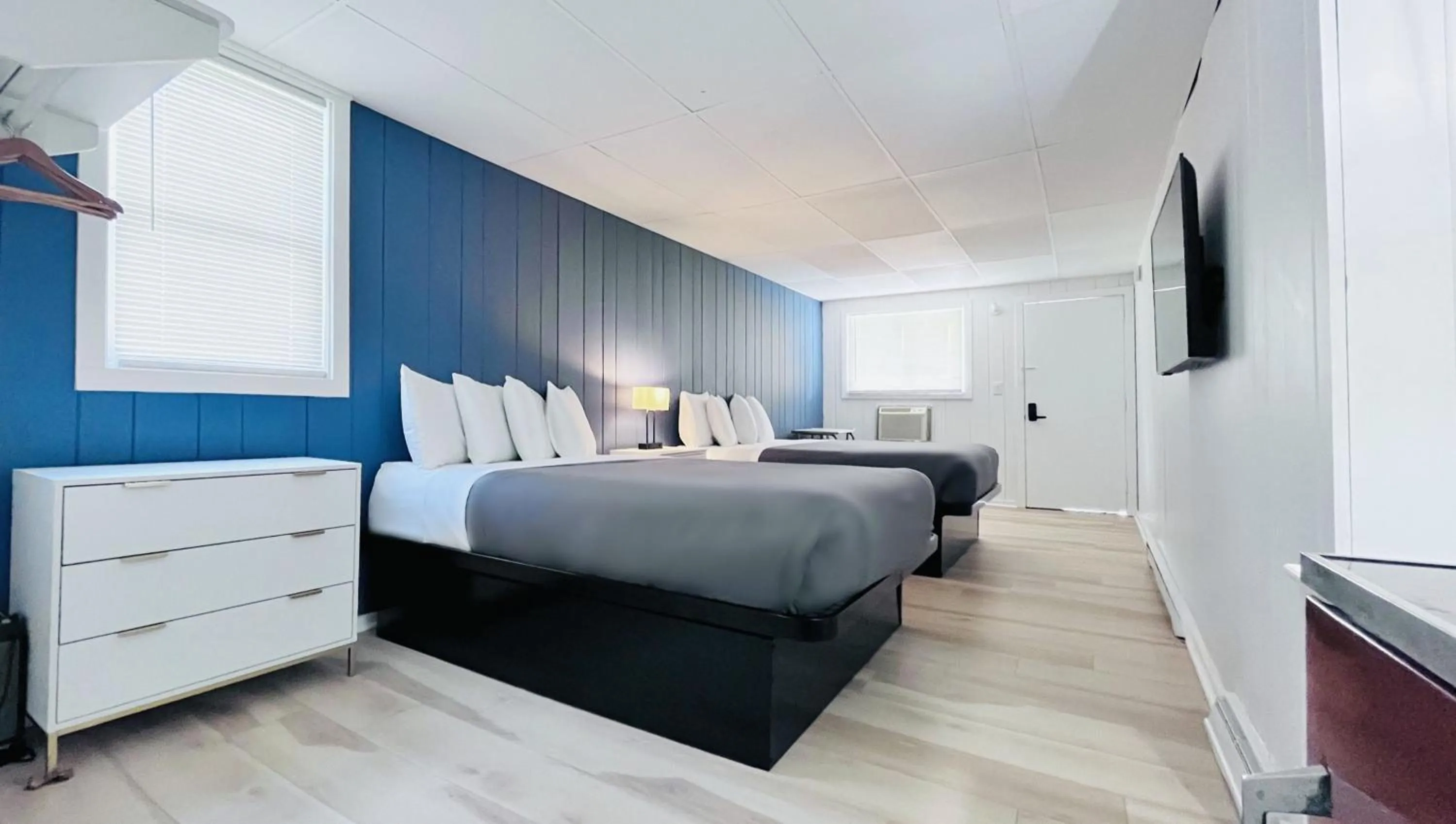 Photo of the whole room, Bed in Motel Luzerne