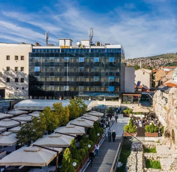 Property building in Hotel Art