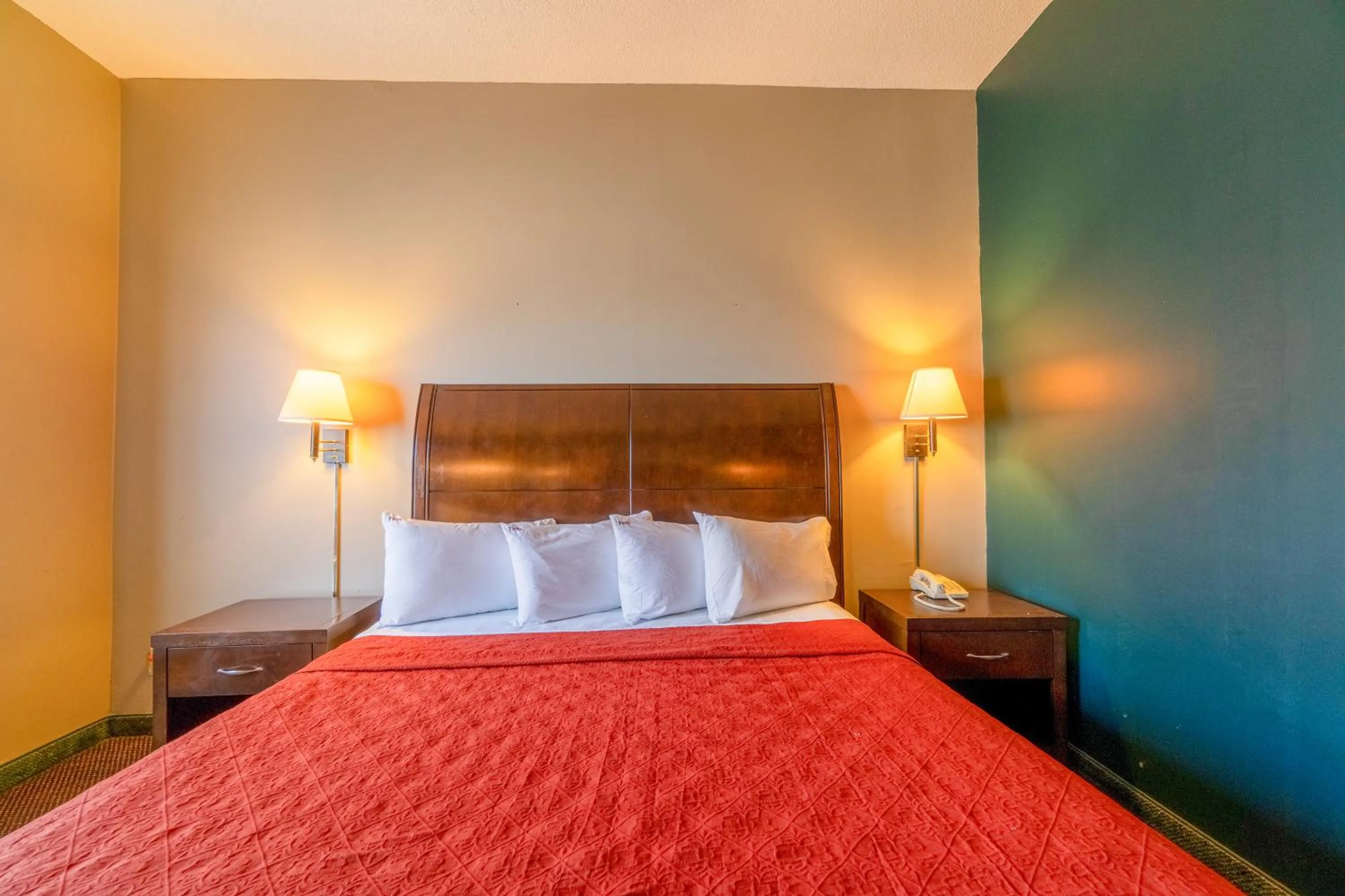 Bedroom, Bed in Ark Suites By OYO Jonesboro I-555