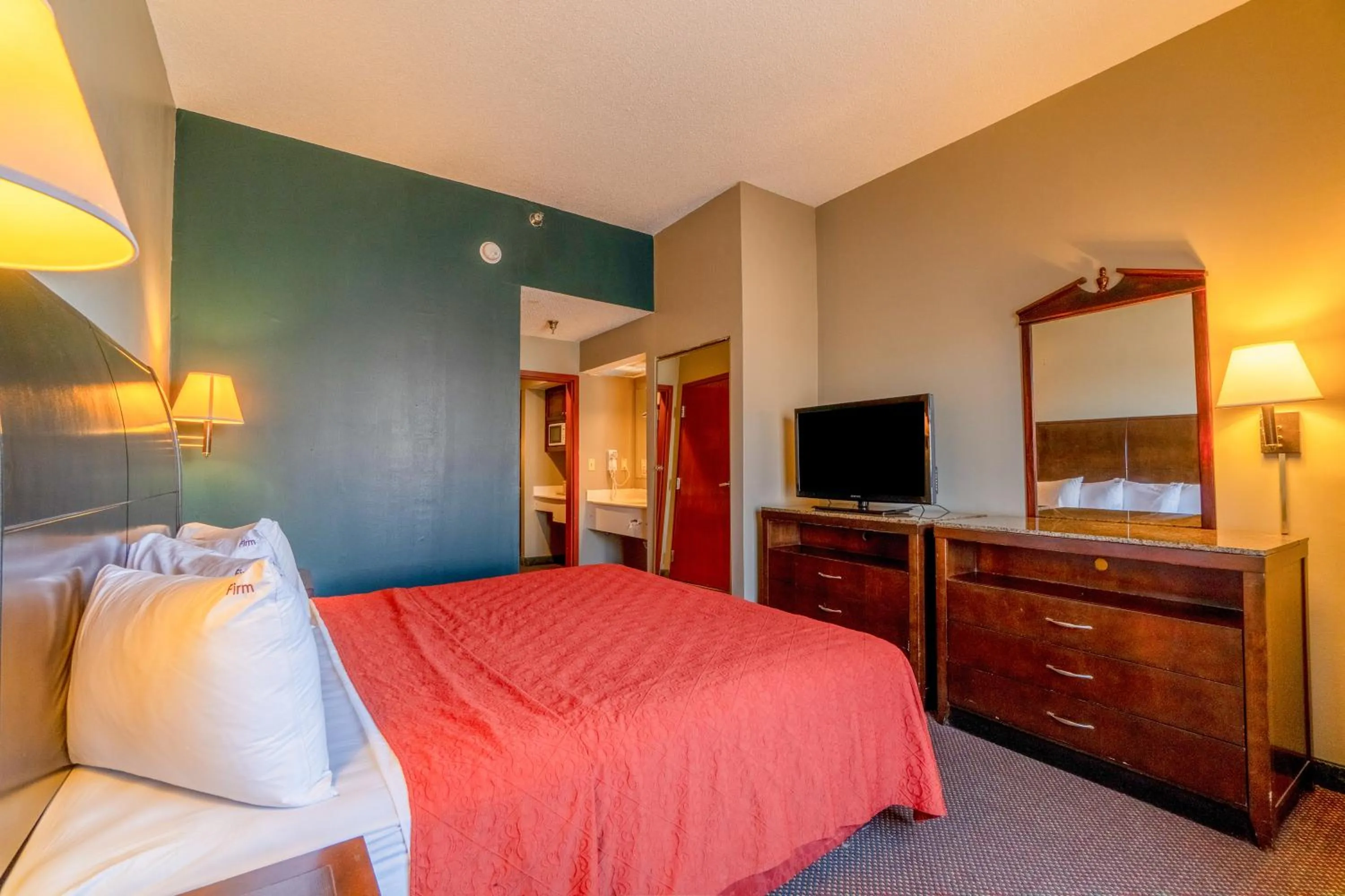 Bedroom, Bed in Ark Suites By OYO Jonesboro I-555