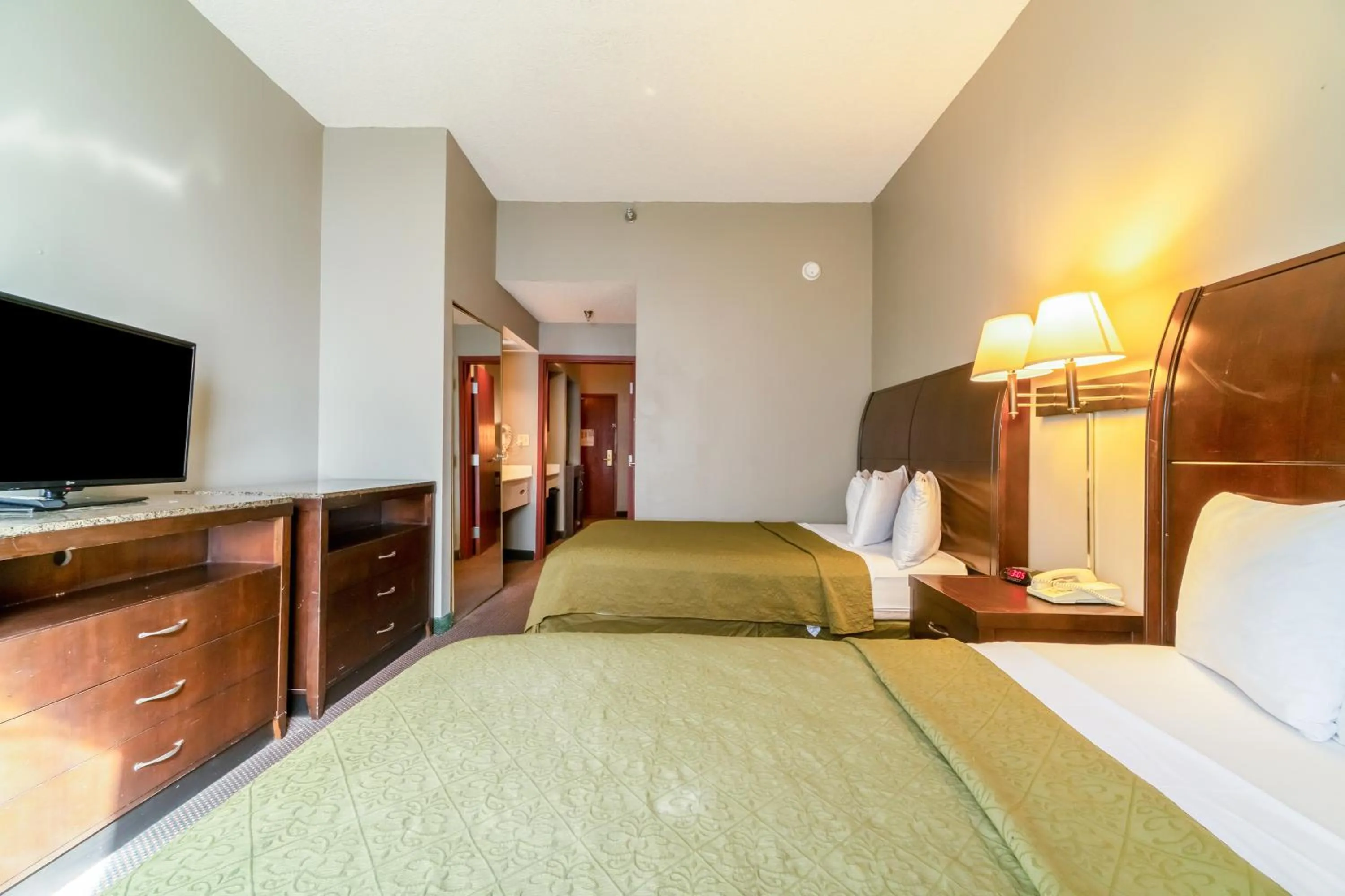 Bedroom, Bed in Ark Suites By OYO Jonesboro I-555