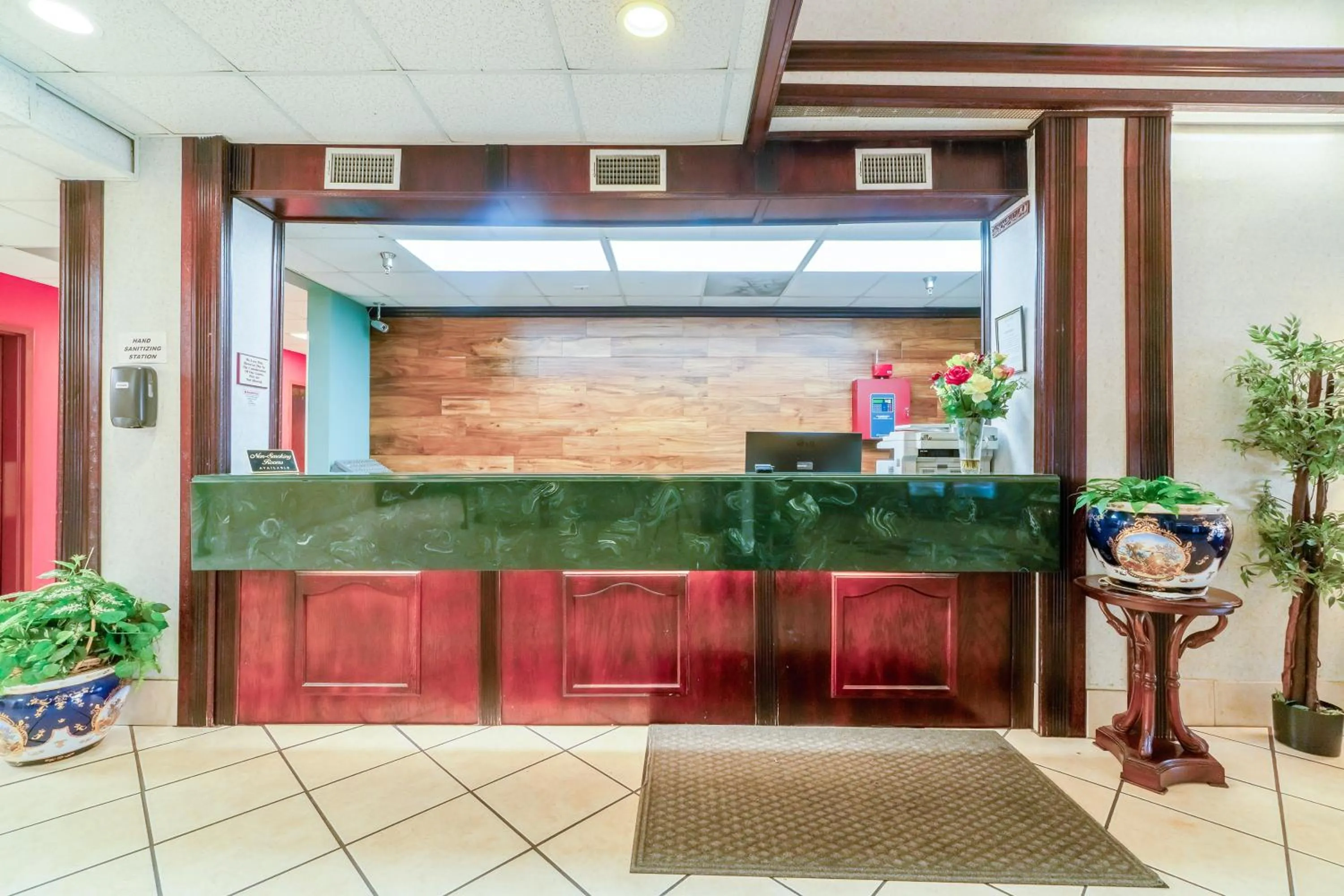 Lobby or reception in Ark Suites By OYO Jonesboro I-555