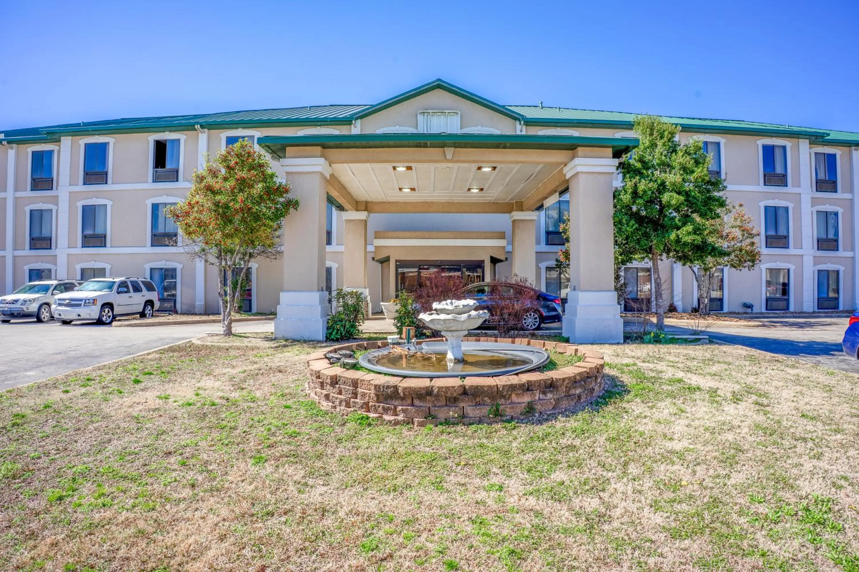 Facade/entrance in Ark Suites By OYO Jonesboro I-555