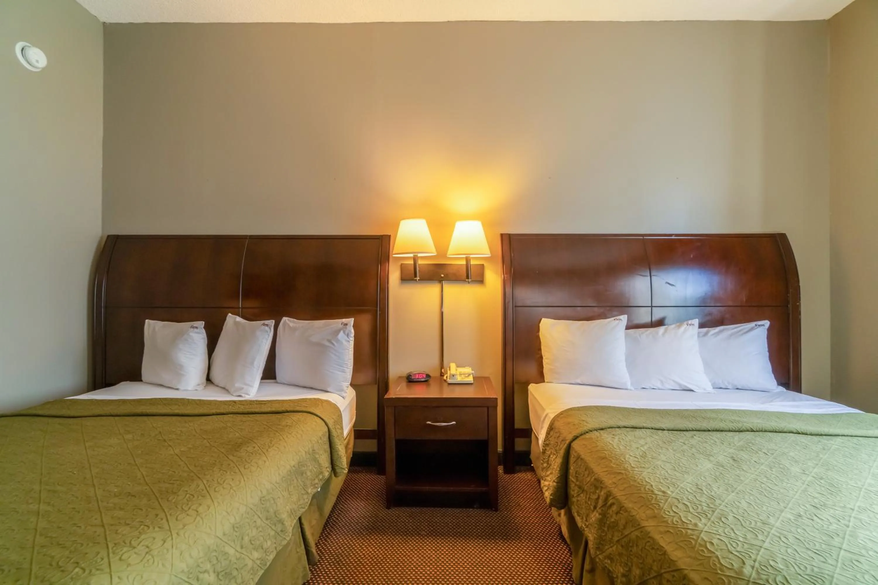 Bedroom, Bed in Ark Suites By OYO Jonesboro I-555