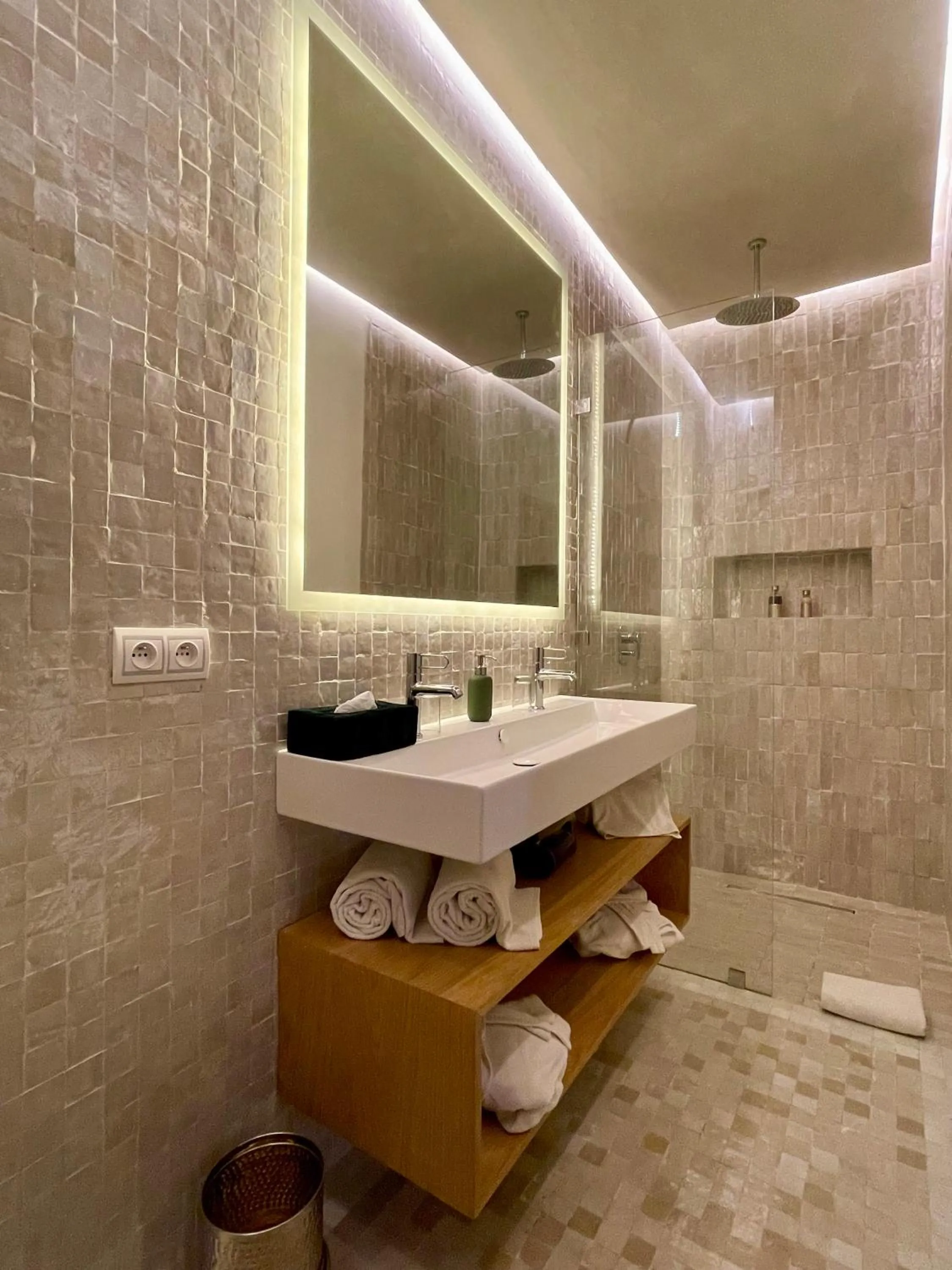 Shower in Riad Zamane Fès - Boutique & Spa