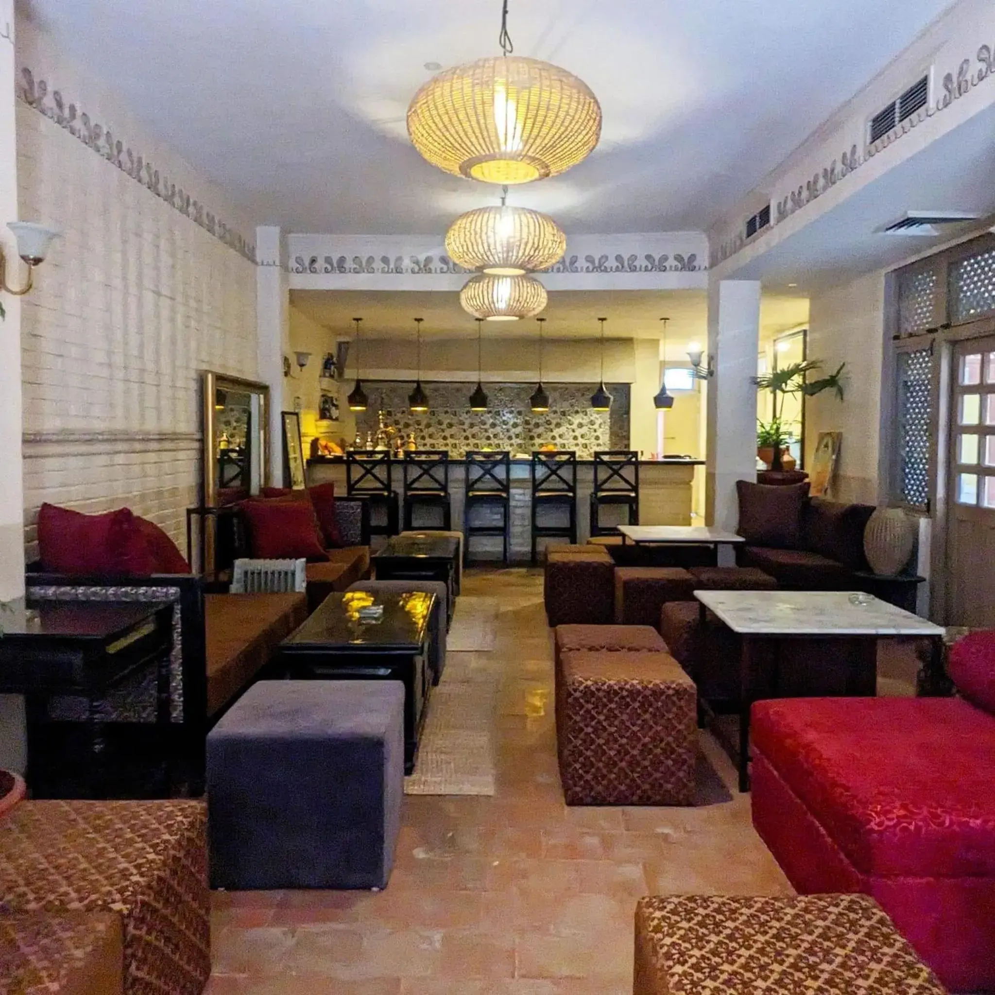 Lounge or bar in Courtyard Pujan Hotel Lounge or bar in Courtyard Pujan Hotel