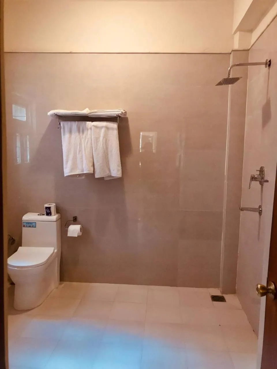 Bathroom in Courtyard Pujan Hotel