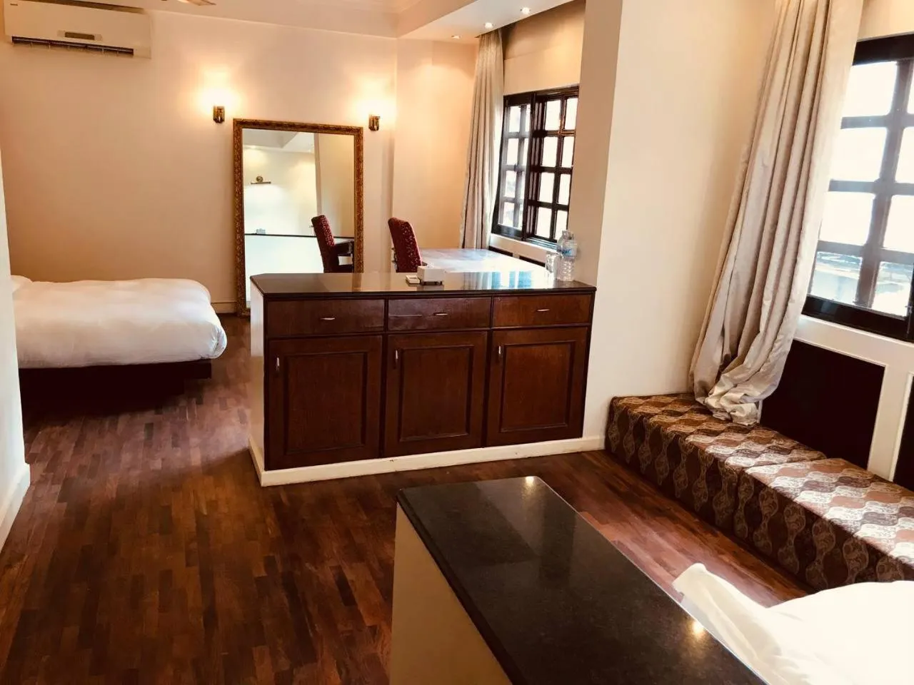 Seating area, Bed in Courtyard Pujan Hotel