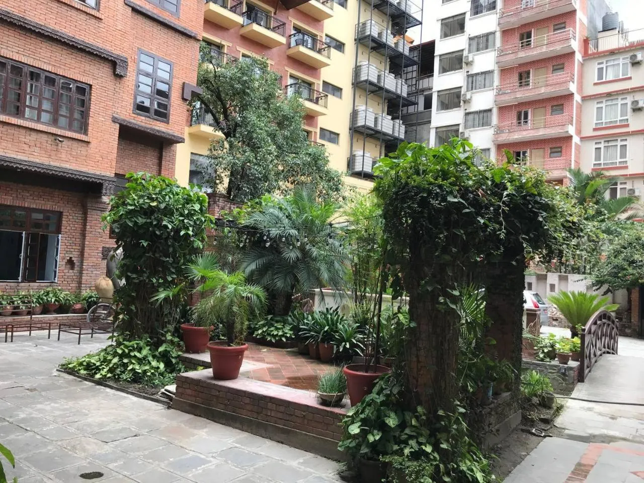 Courtyard Pujan Hotel