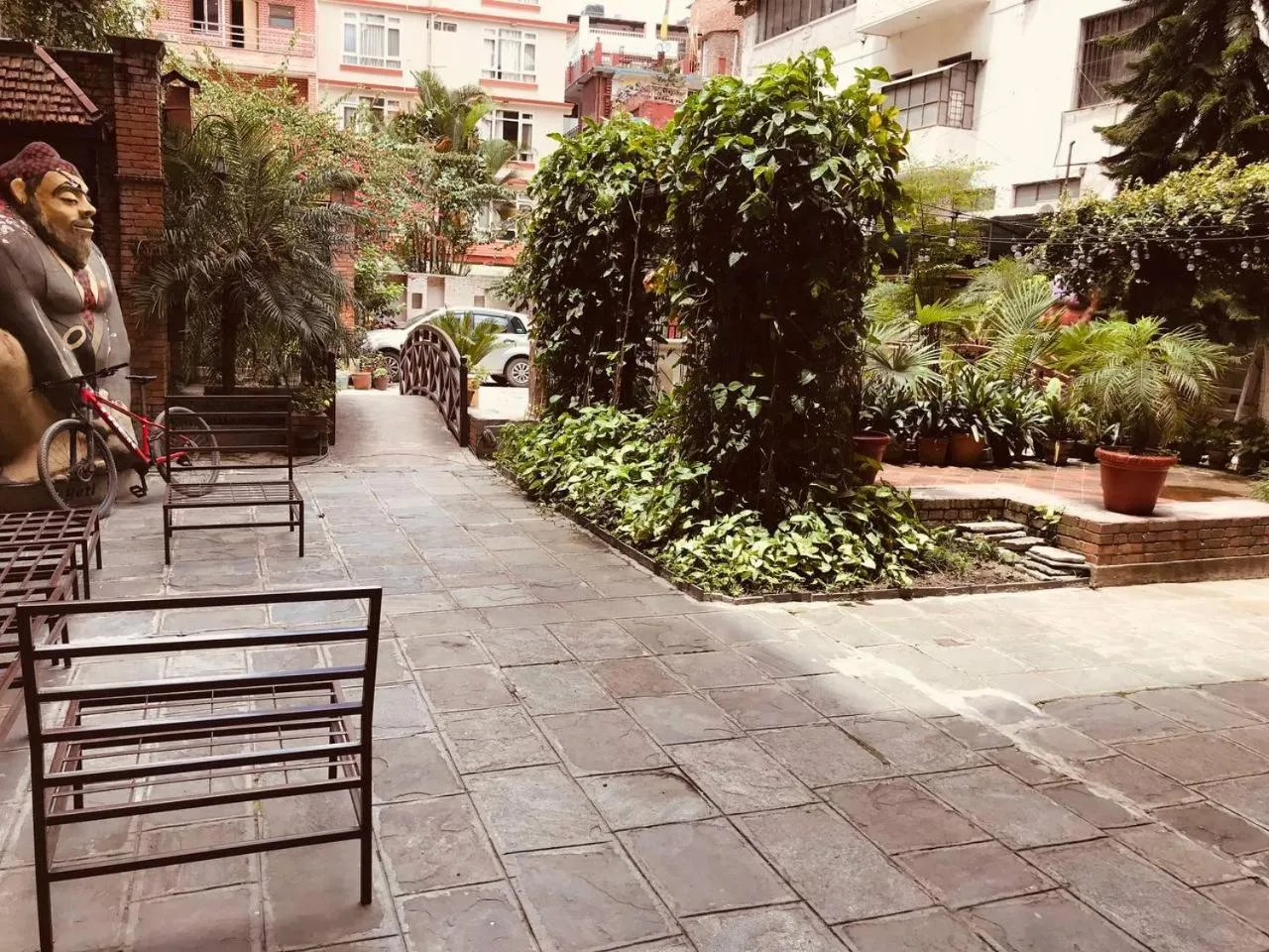 Courtyard Pujan Hotel