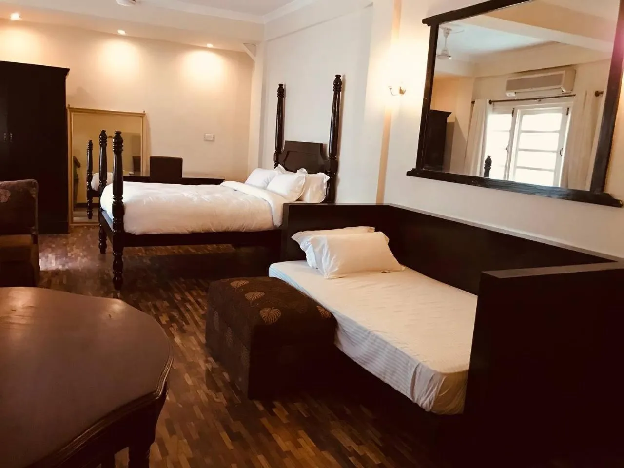 Bedroom, Bed in Courtyard Pujan Hotel