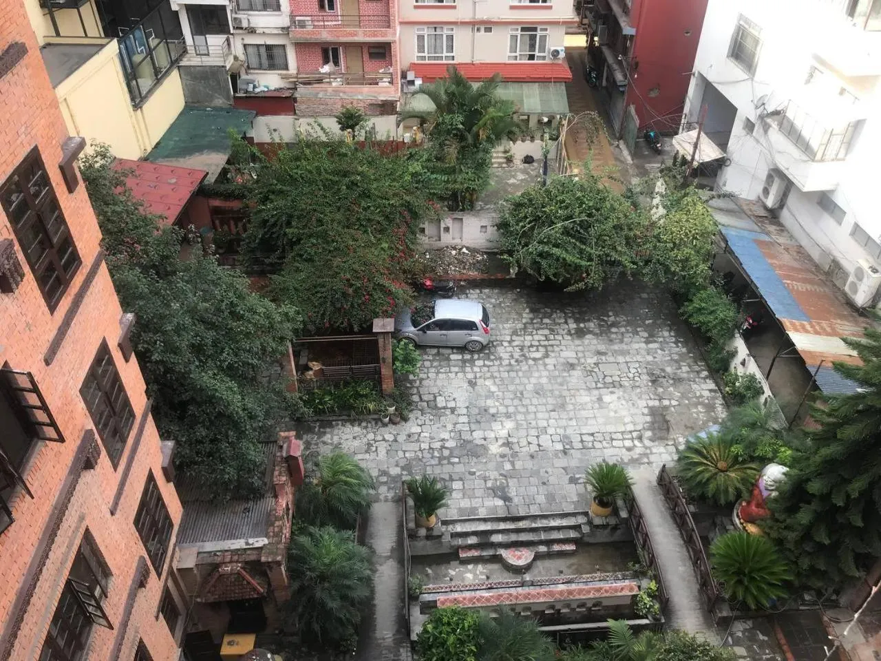 Courtyard Pujan Hotel