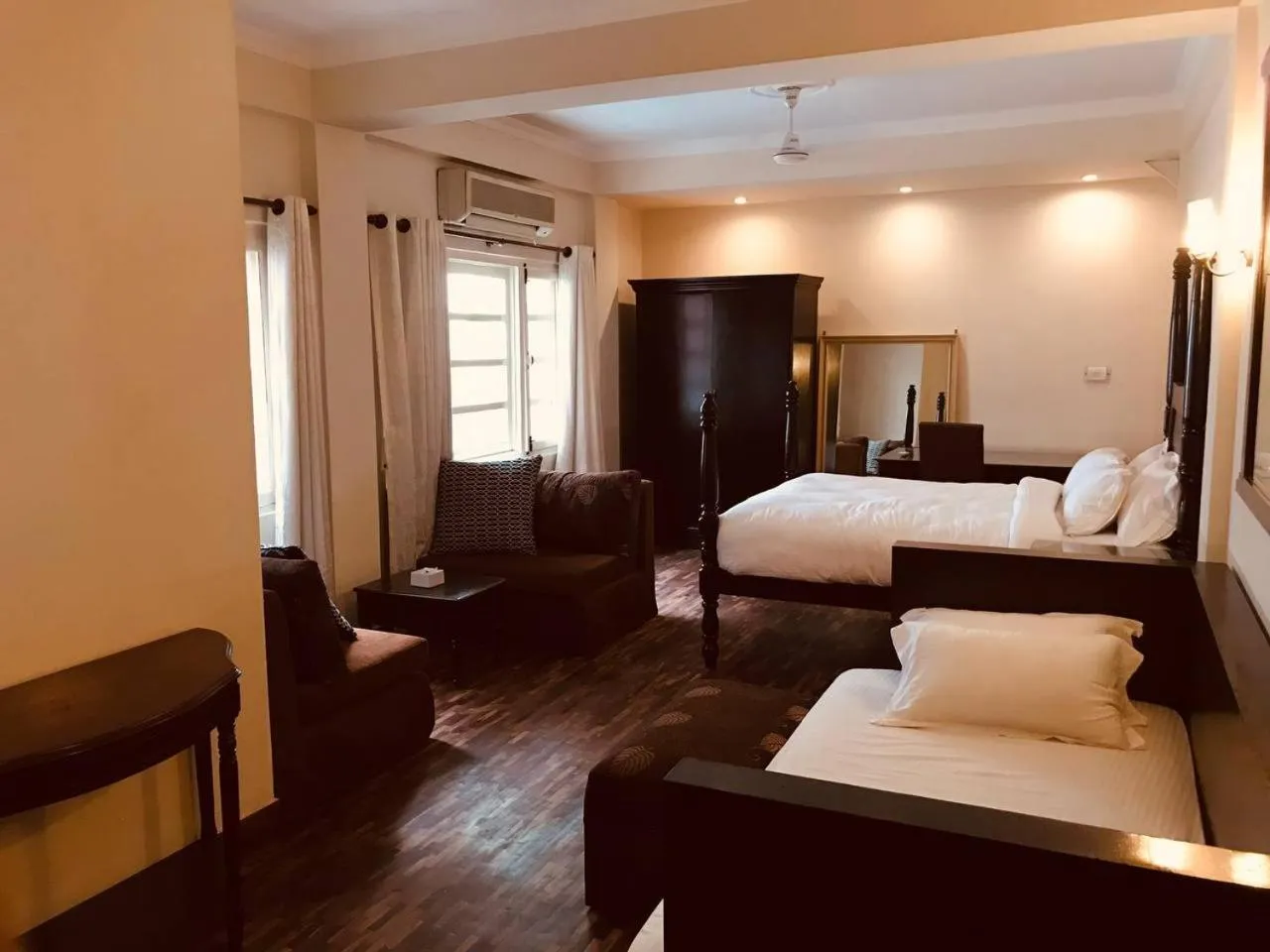 Bedroom, Bed in Courtyard Pujan Hotel