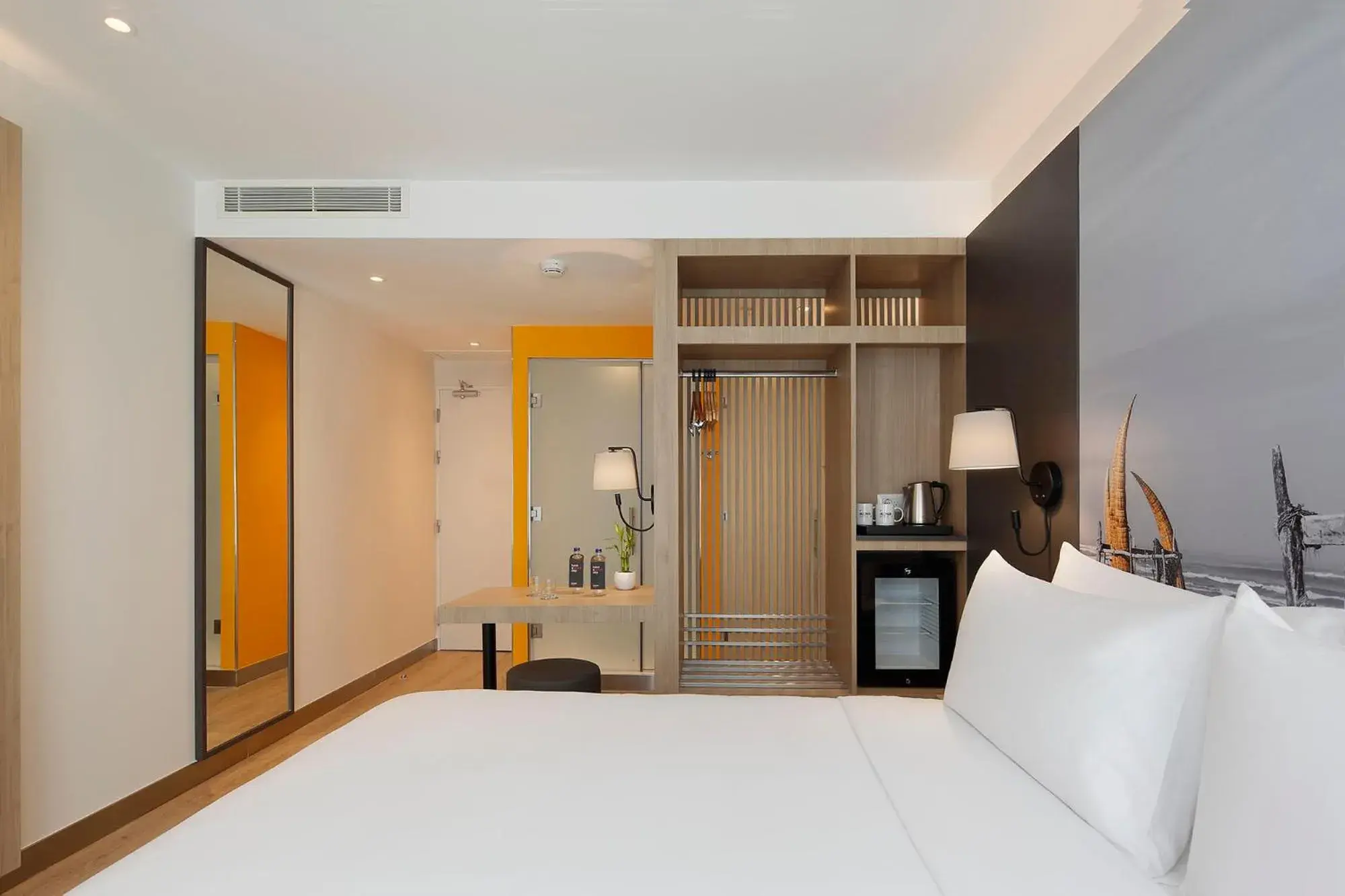 Photo of the whole room, Bed in Ikonik Miraflores Photo of the whole room, Bed in Ikonik Miraflores