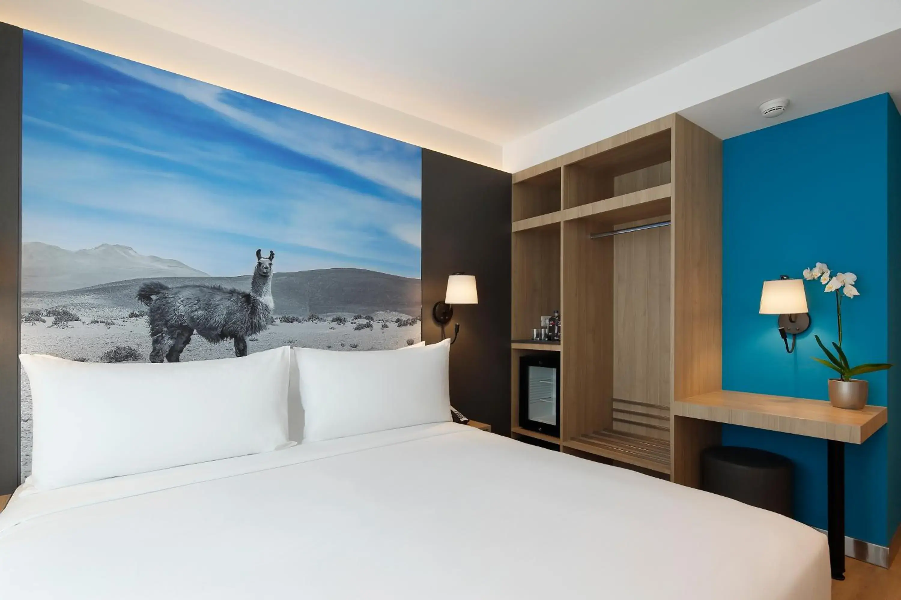 Photo of the whole room, Bed in Ikonik Miraflores Photo of the whole room, Bed in Ikonik Miraflores