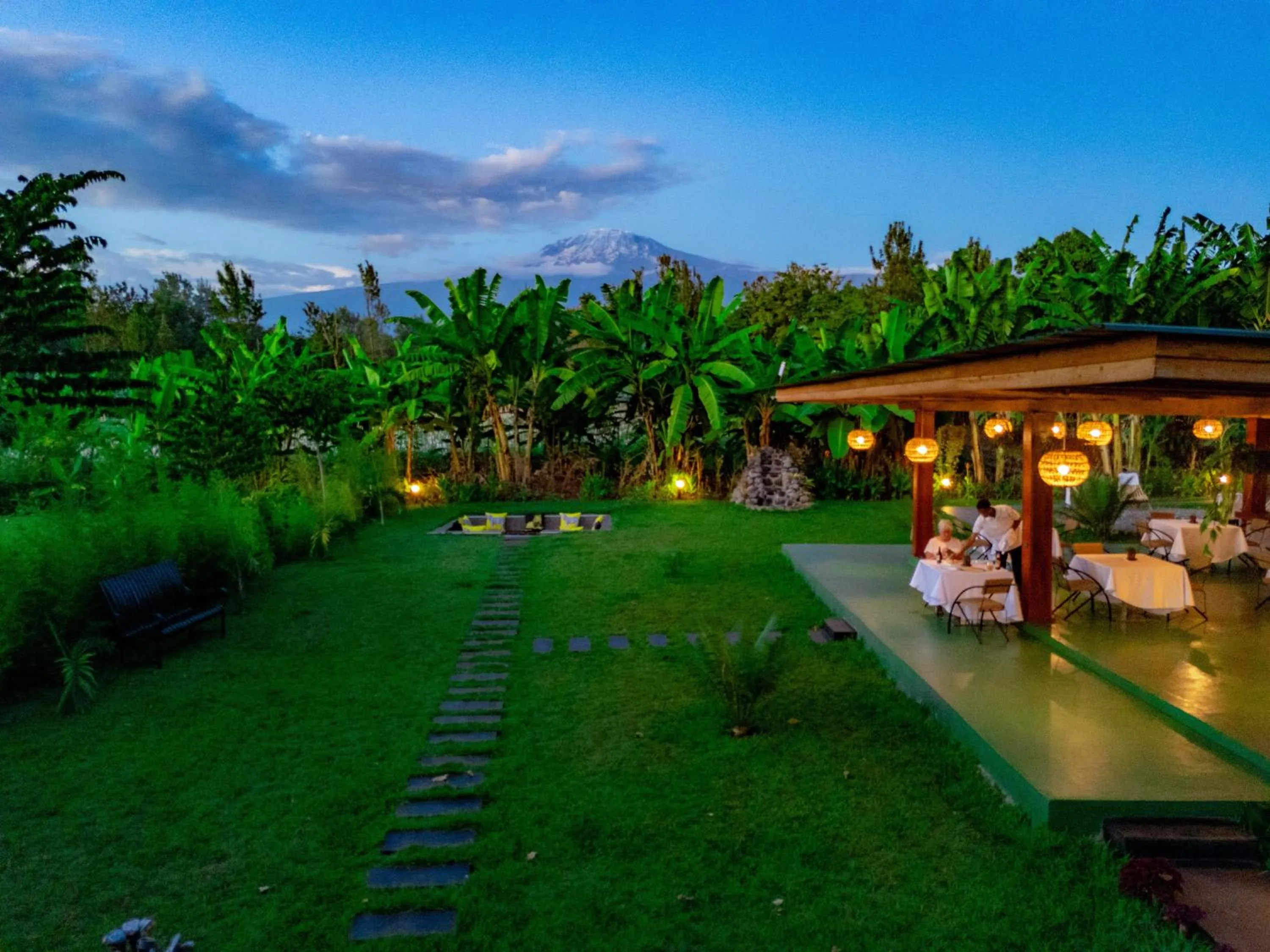 Restaurant/places to eat in Shose Farmhouse Chalets & Campsite