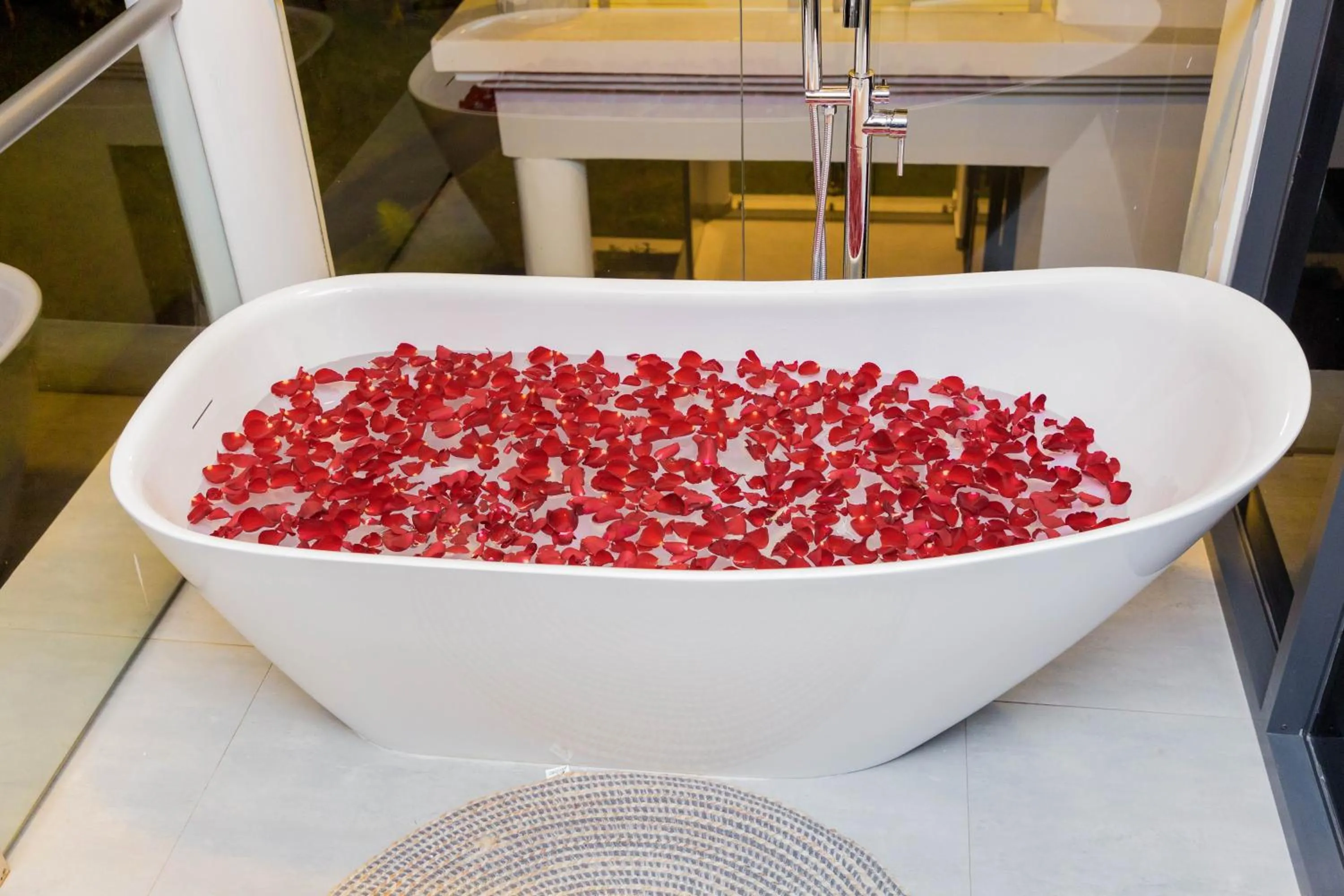 Bath in Shose Farmhouse Chalets & Campsite