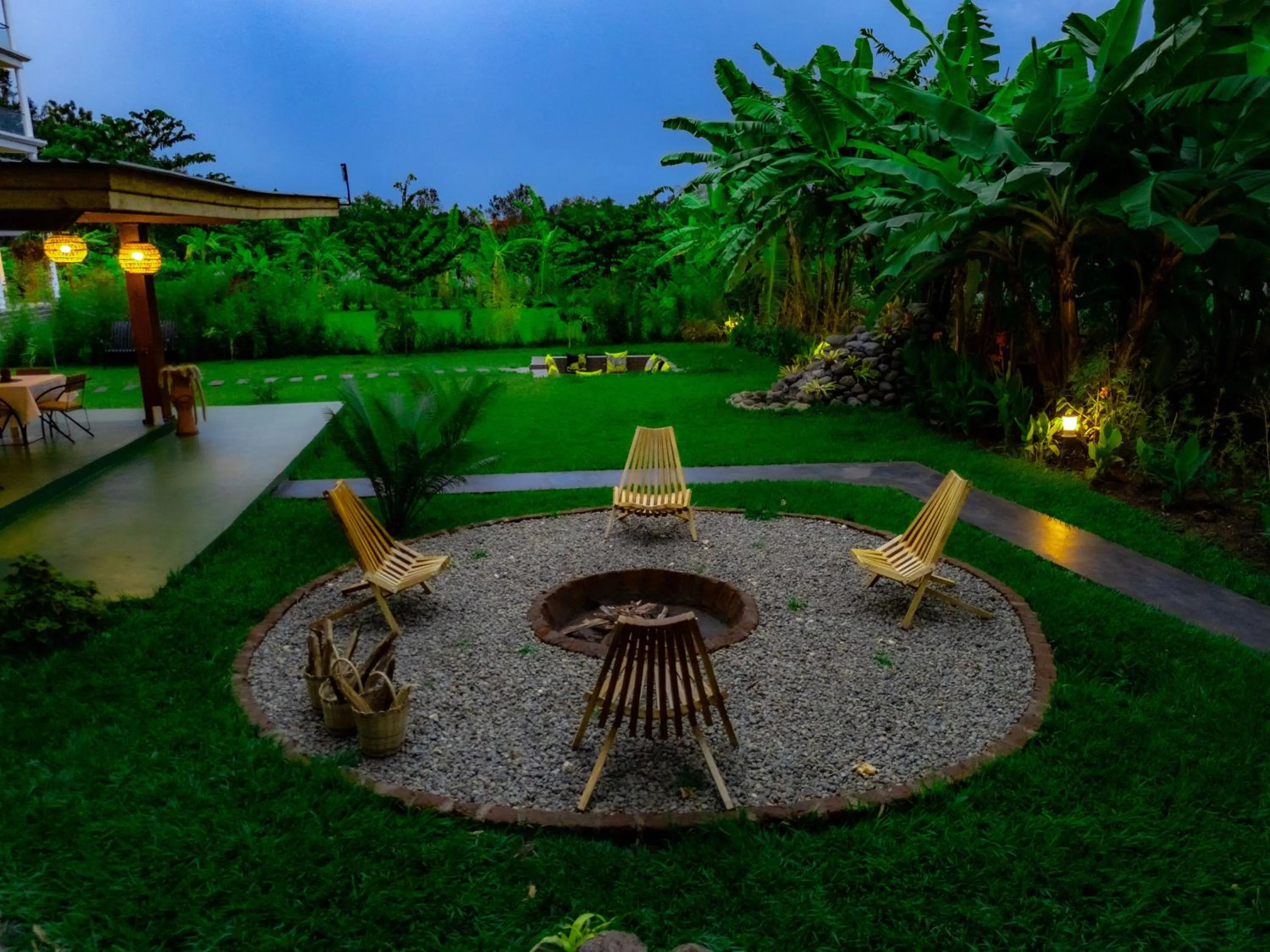 Restaurant/places to eat in Shose Farmhouse Chalets & Campsite