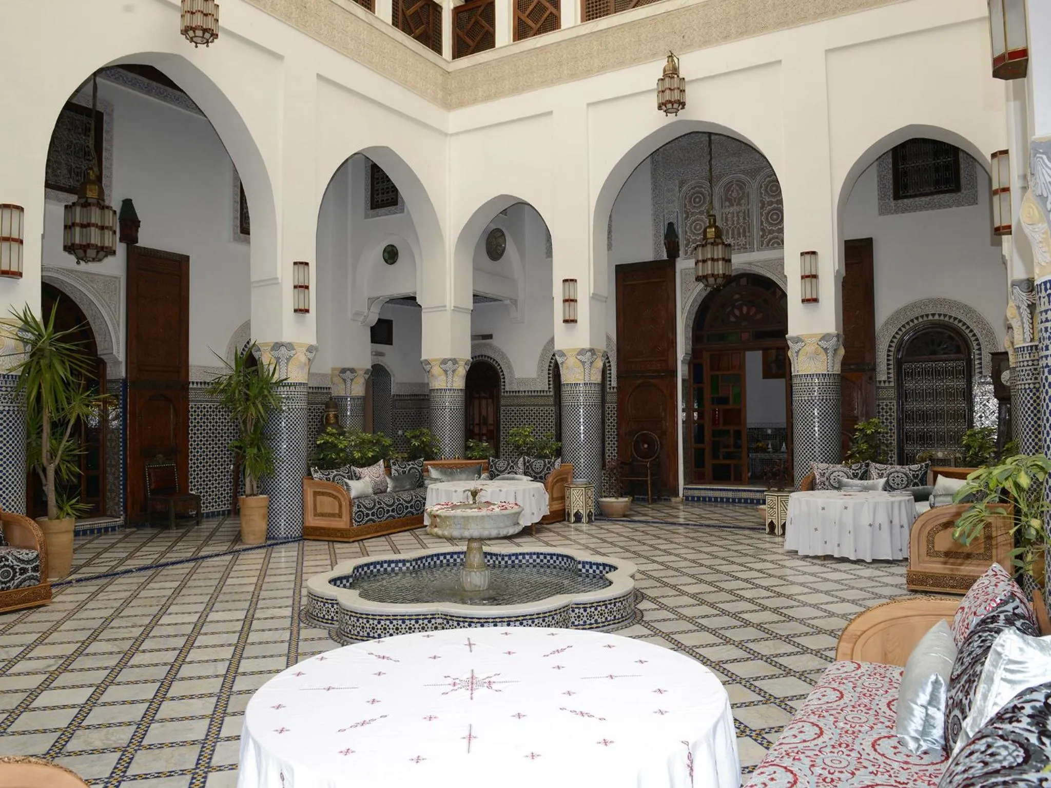 Restaurant/places to eat in Riad El Yacout