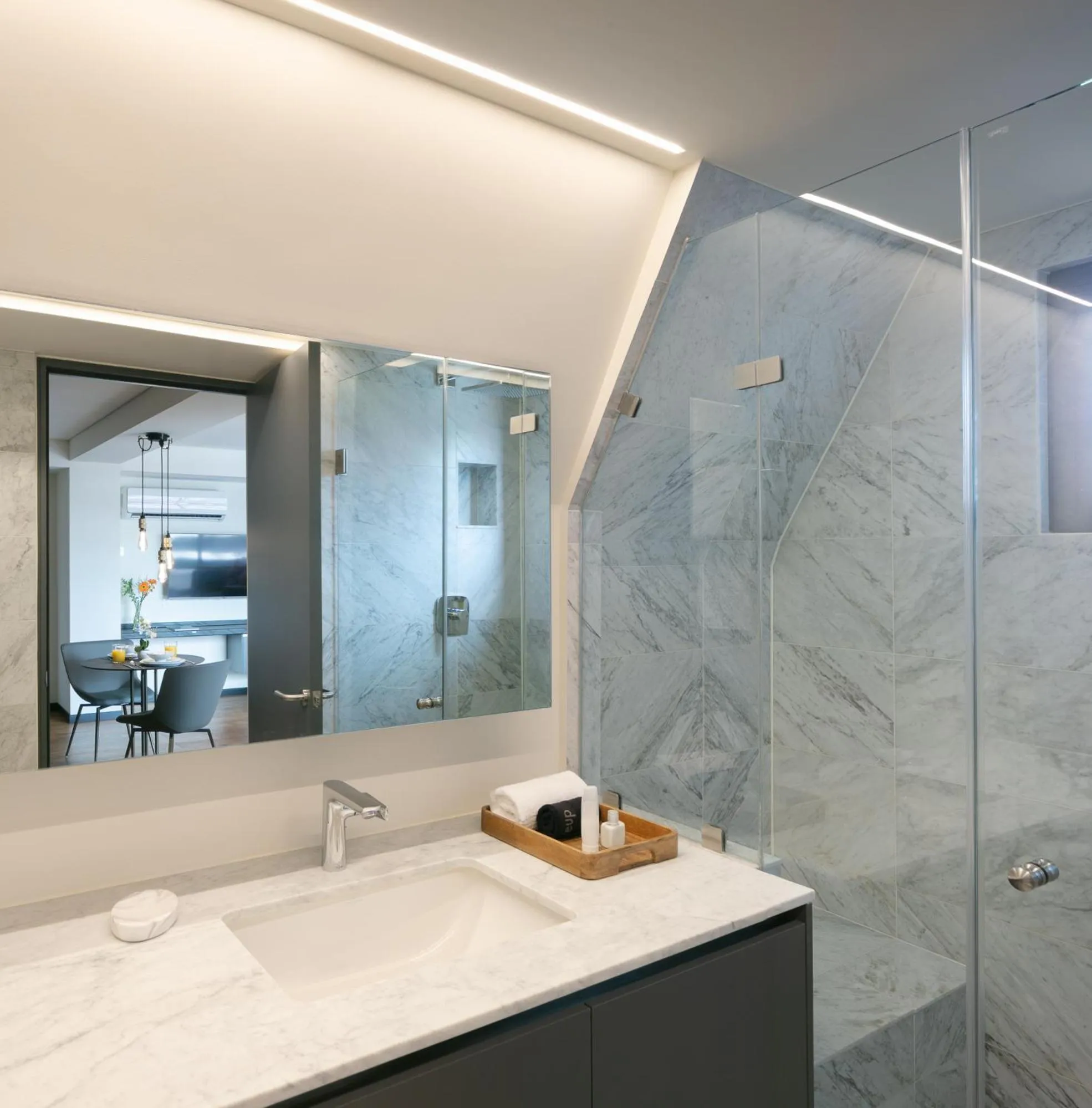 Shower in Amberes 64, an Ascend Collection Hotel