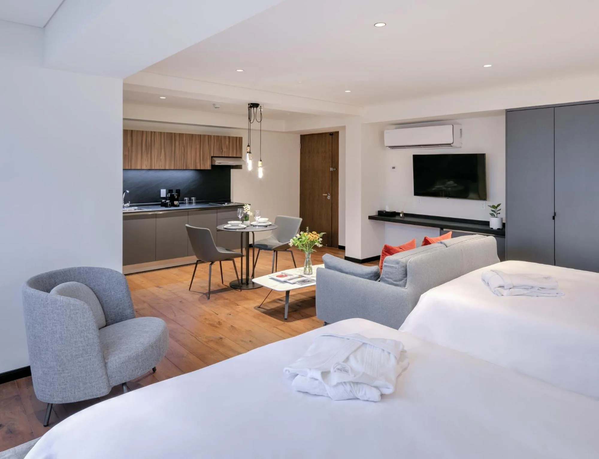 Photo of the whole room, Bed in Amberes 64, an Ascend Collection Hotel