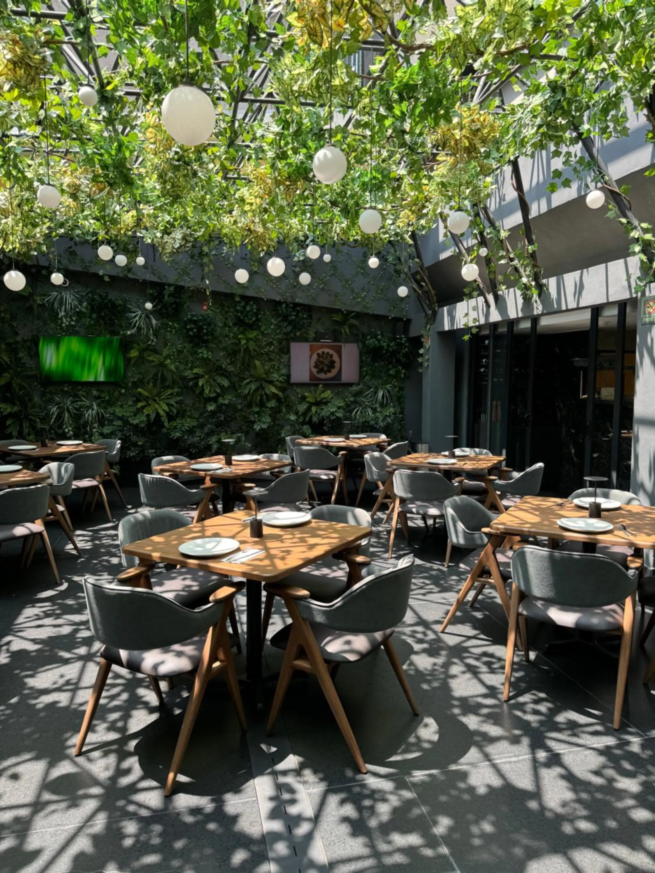 Restaurant/places to eat in Amberes 64, an Ascend Collection Hotel