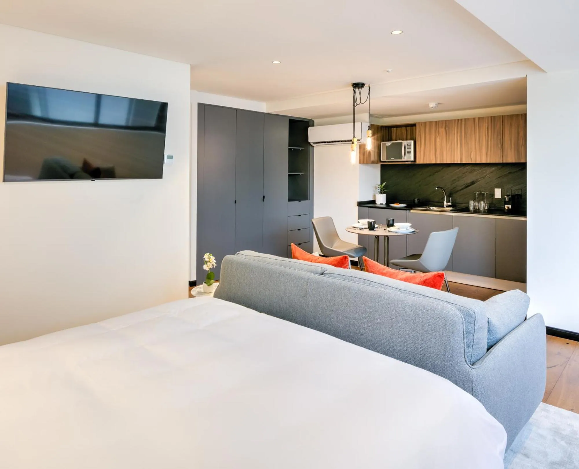 Bed in Amberes 64, an Ascend Collection Hotel