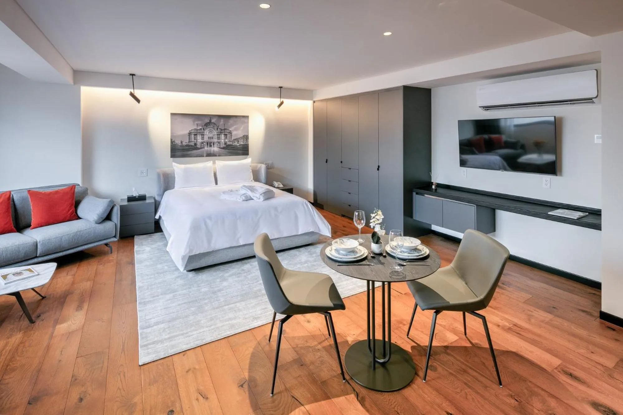 Bed in Amberes 64, an Ascend Collection Hotel