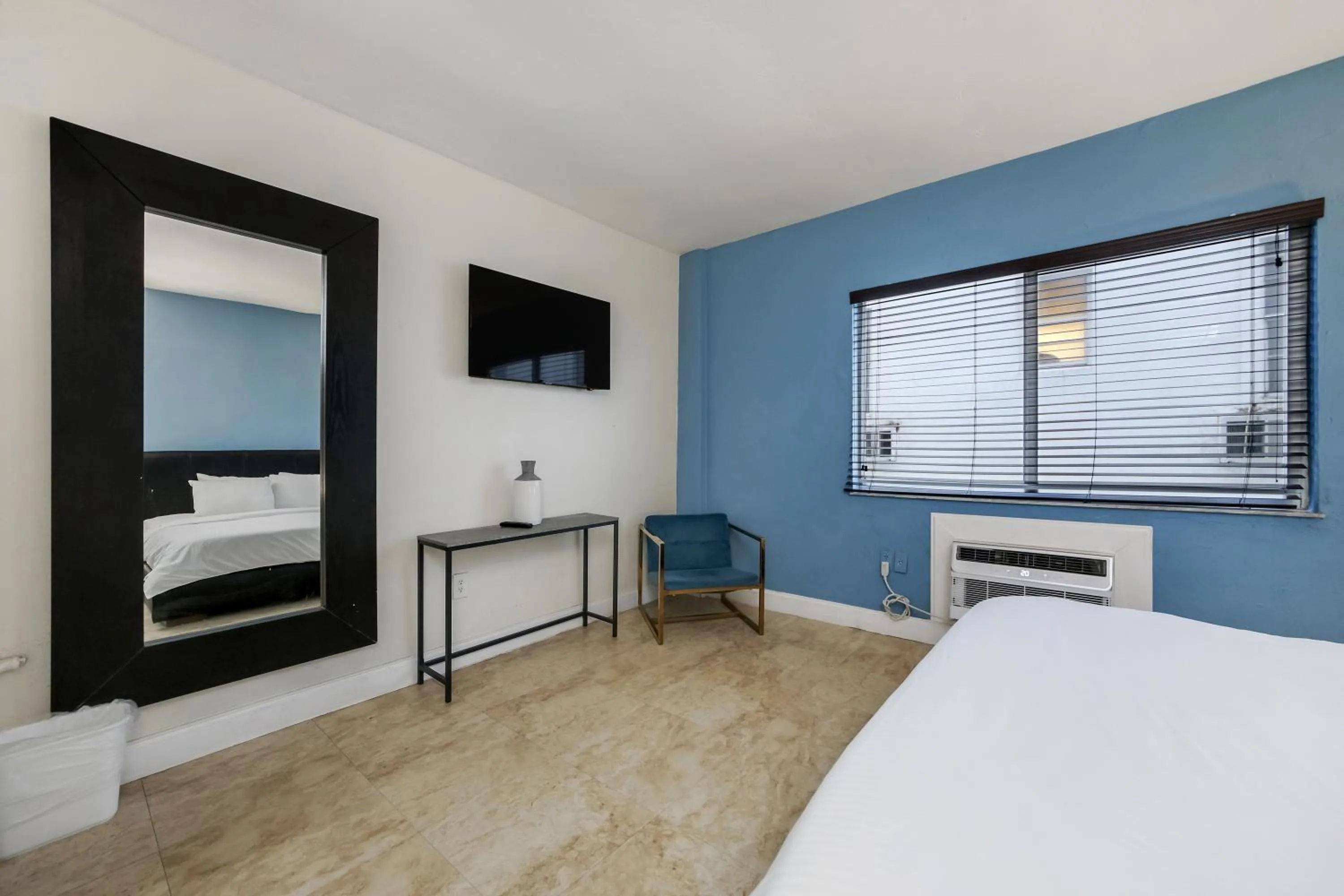 Photo of the whole room, Bed in Starlite Hotel