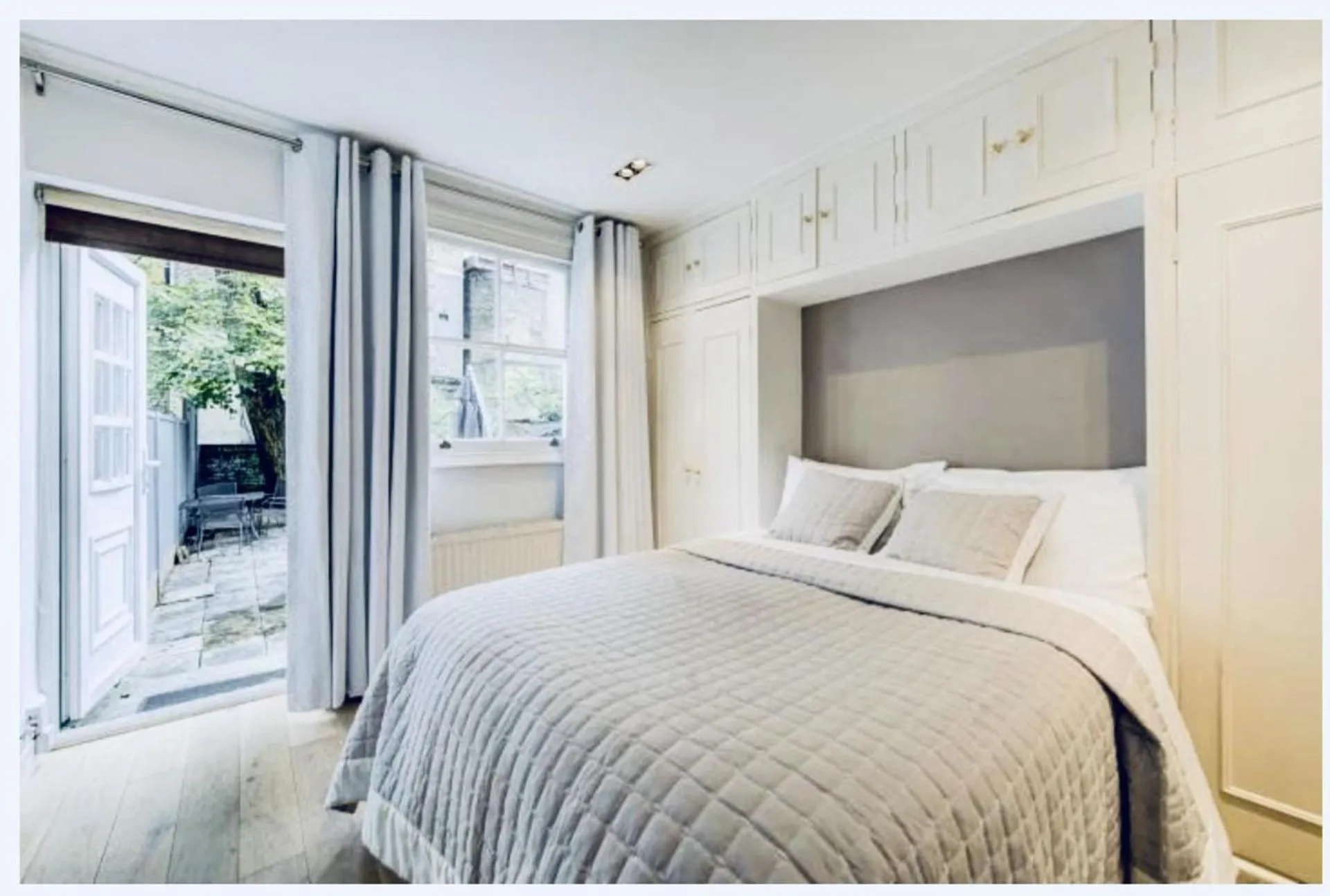 Bedroom, Bed in Chelsea - 2Bed Apartment - sleeps 4 - Pet Friendly