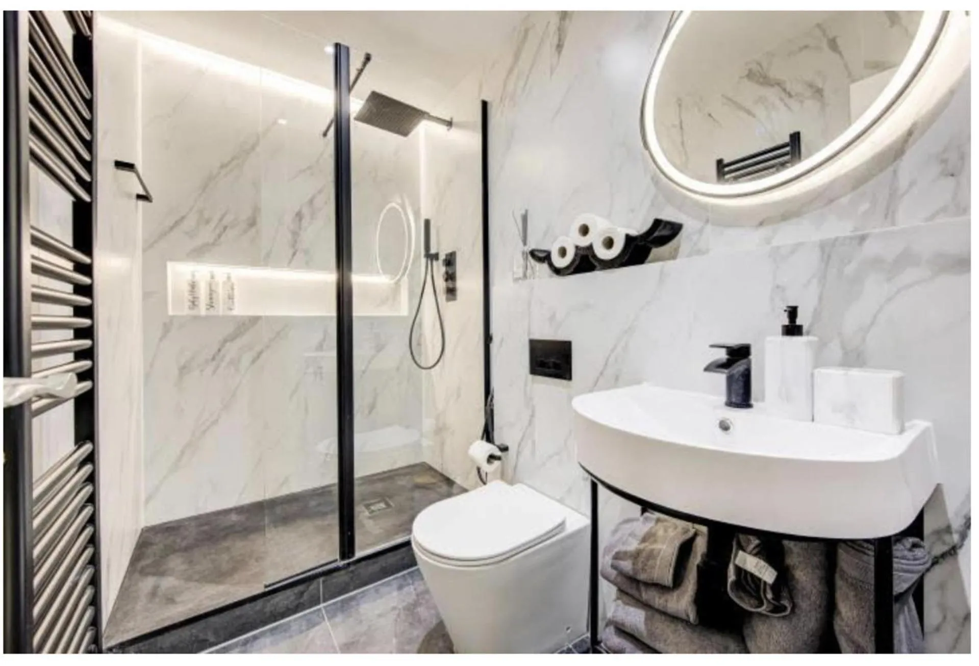 Bathroom in Chelsea - 2Bed Apartment - sleeps 4 - Pet Friendly