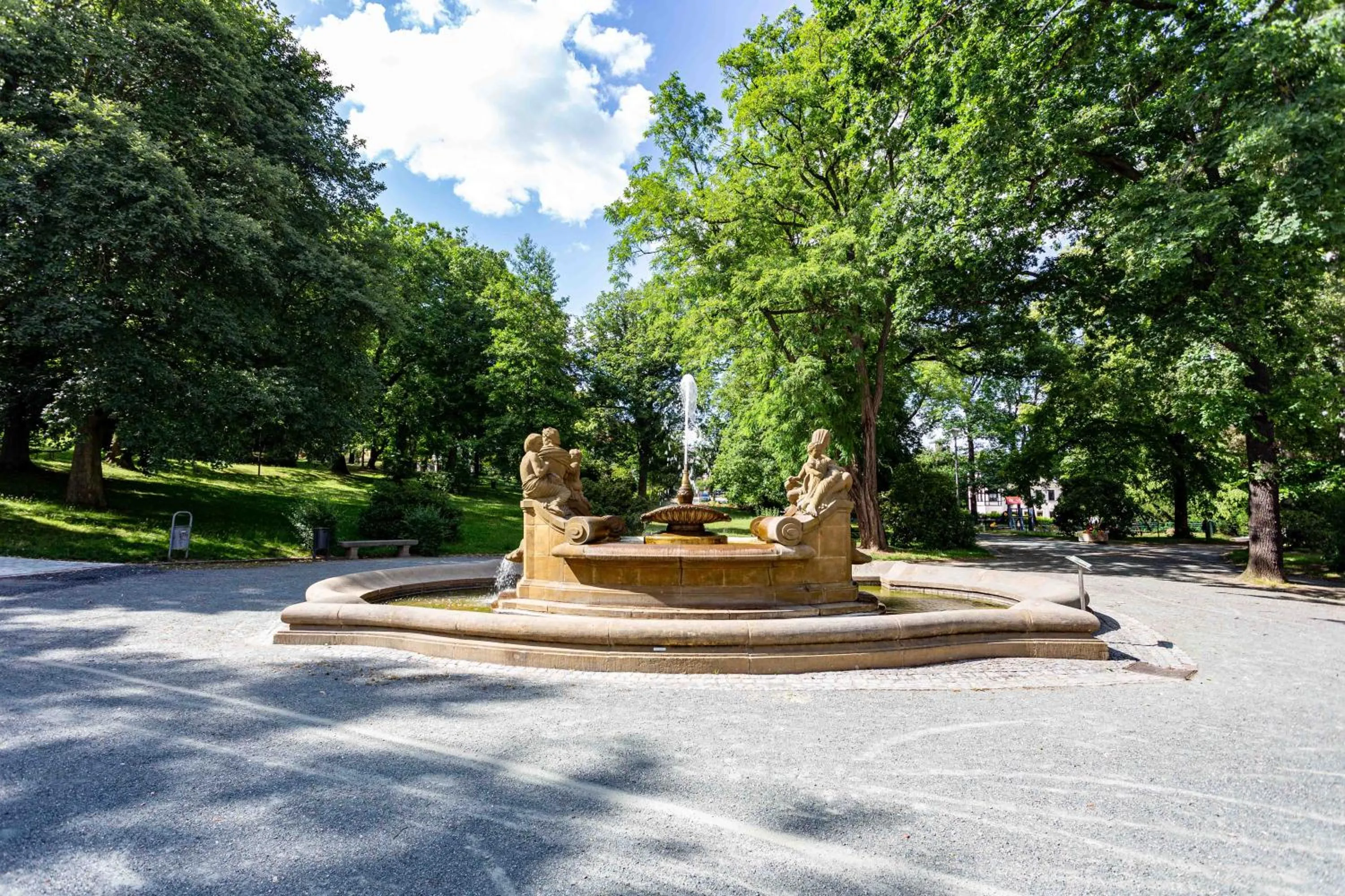 Nearby landmark in Hotel Mauritius - Im Herzen von Crimmitschau - Frühstück buchbar - Restaurant - Café - Fahrradbox