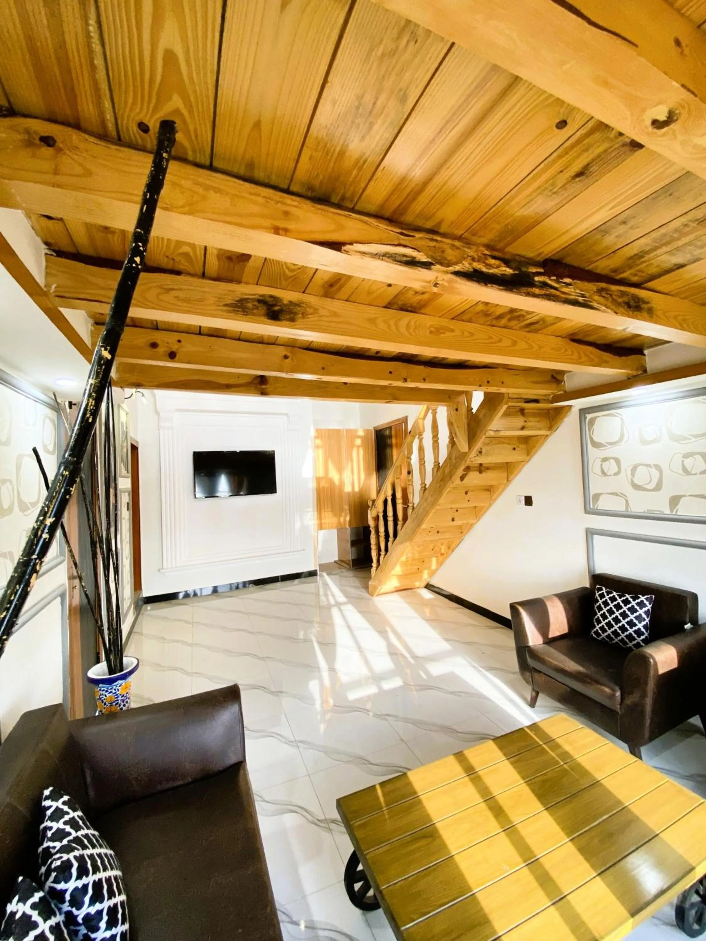 Communal lounge/ TV room in Republika Central Hotel & Resort