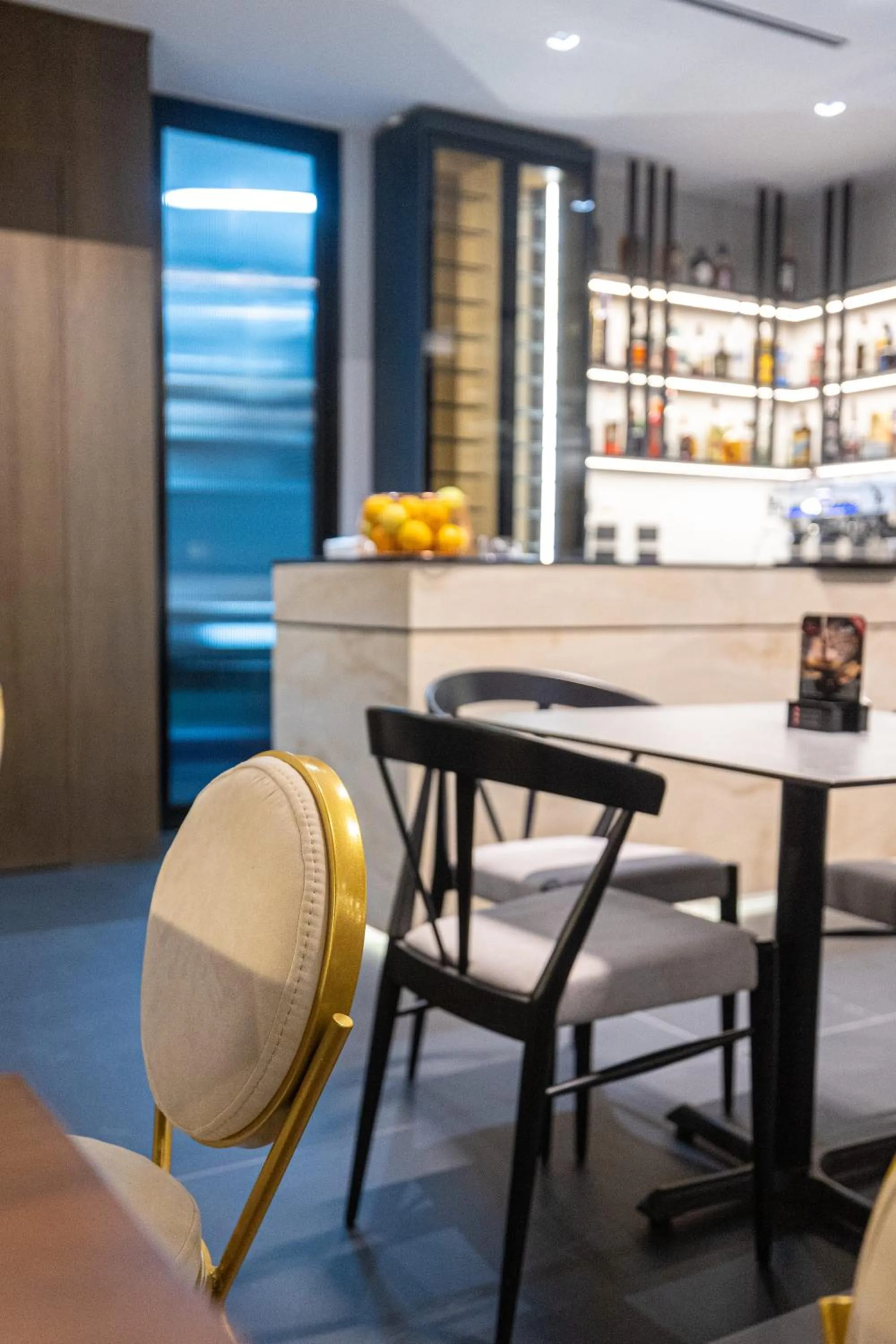 Restaurant/places to eat in Miramare Apartments