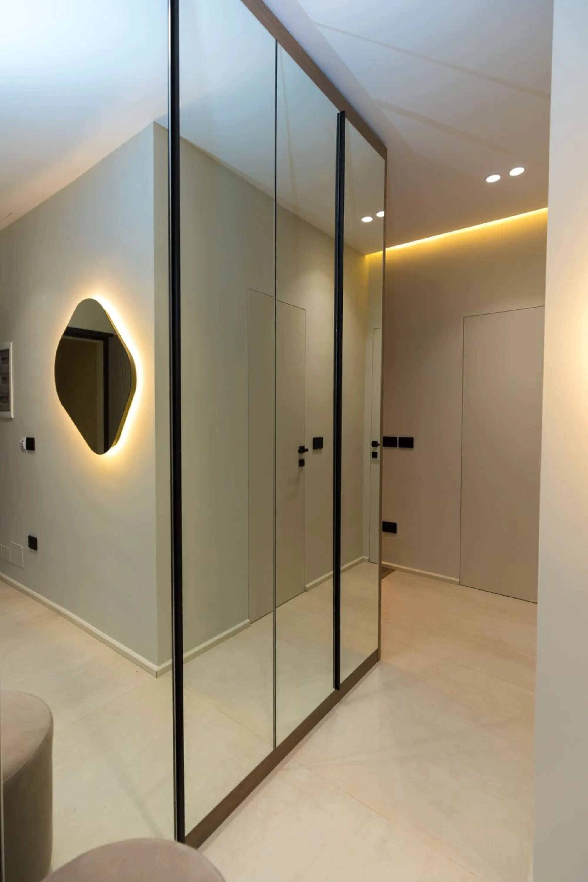 wardrobe in Miramare Apartments