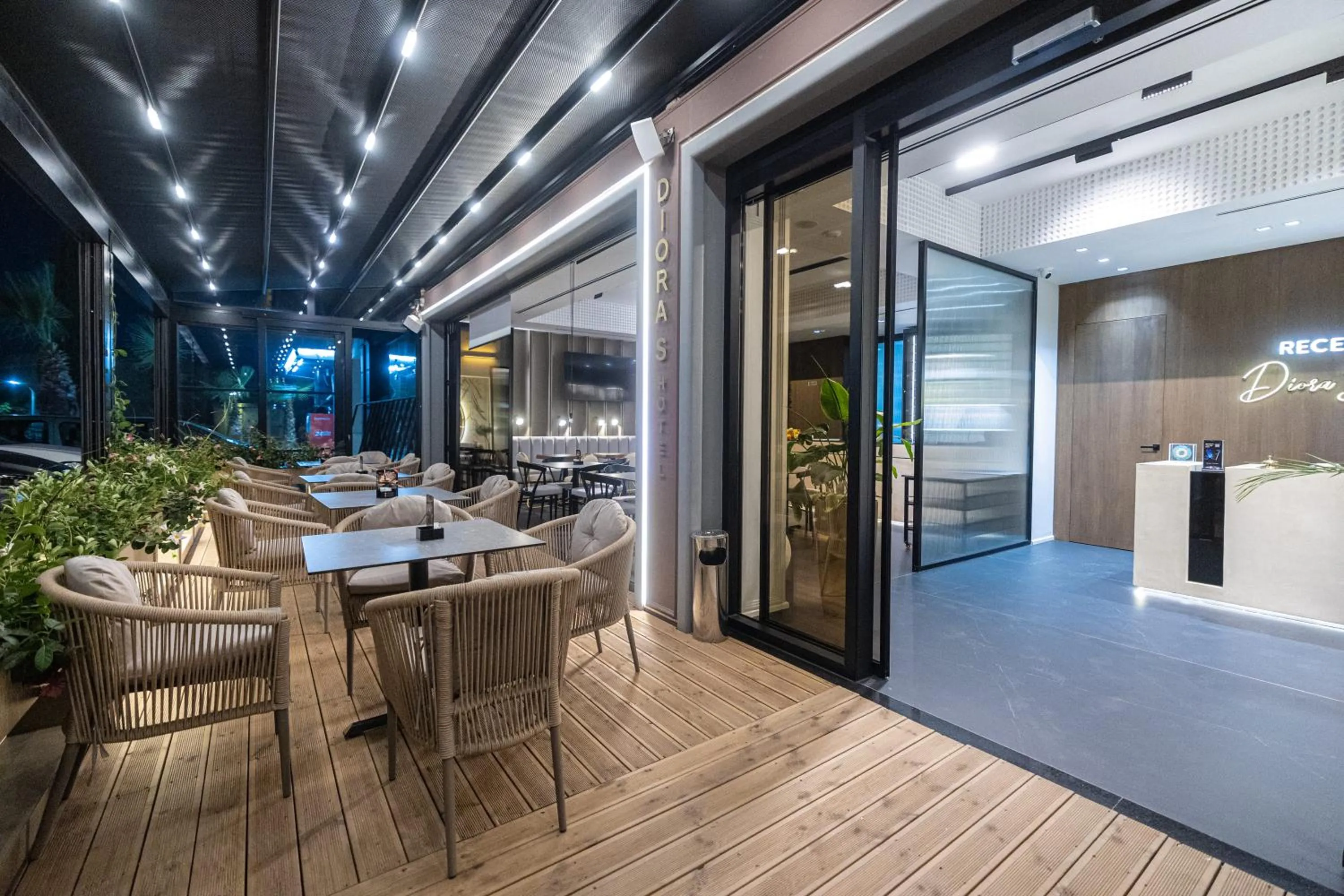 Restaurant/places to eat in Miramare Apartments