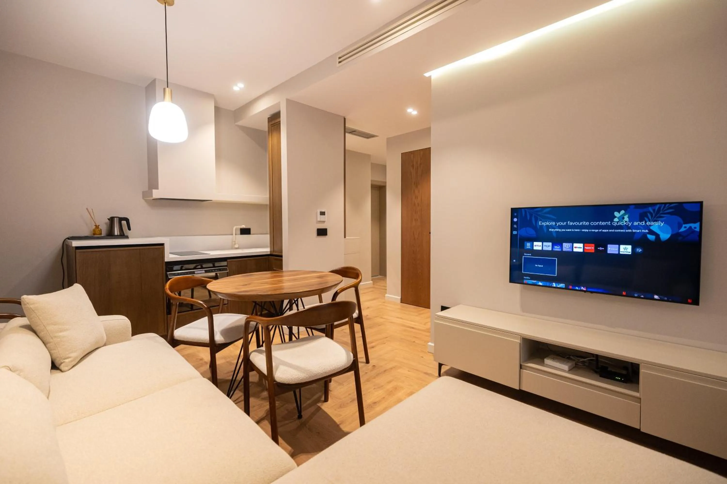 Communal lounge/ TV room, Bed in Miramare Apartments