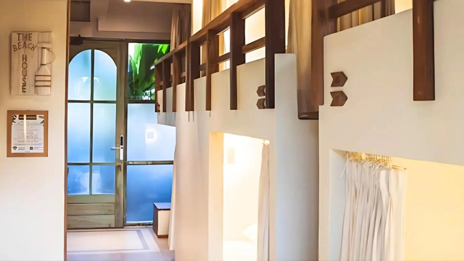 bunk bed, Bed in White Penny Hostel