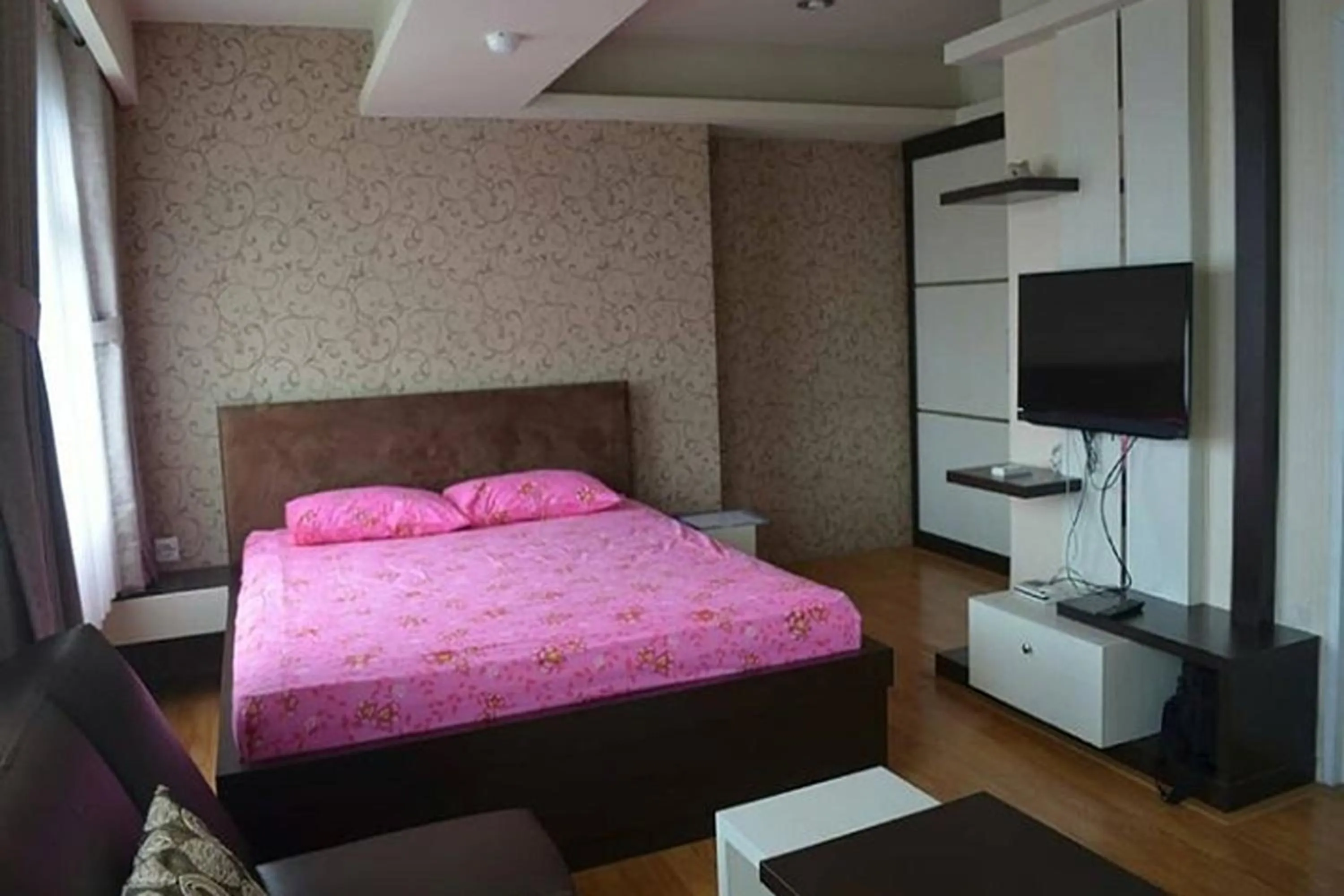 Bed in Cozy Room @ Hallo Tidur by Tio