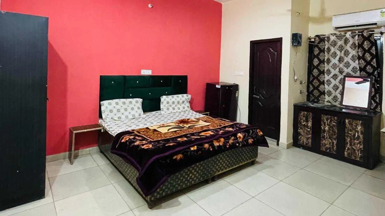 Bedroom, Bed in 81157G Amy Inn