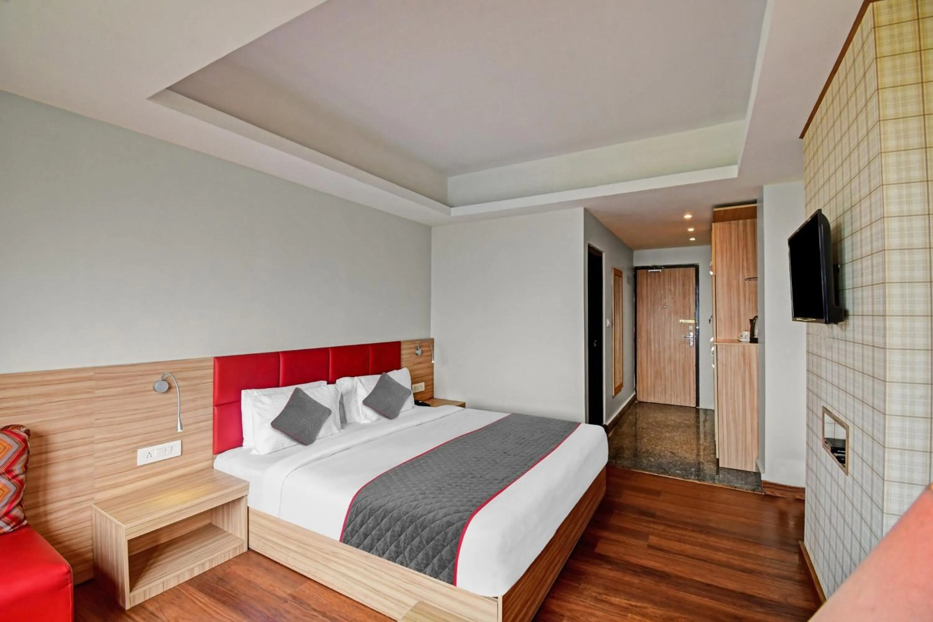 Bedroom in Townhouse Mansarovar Hotel