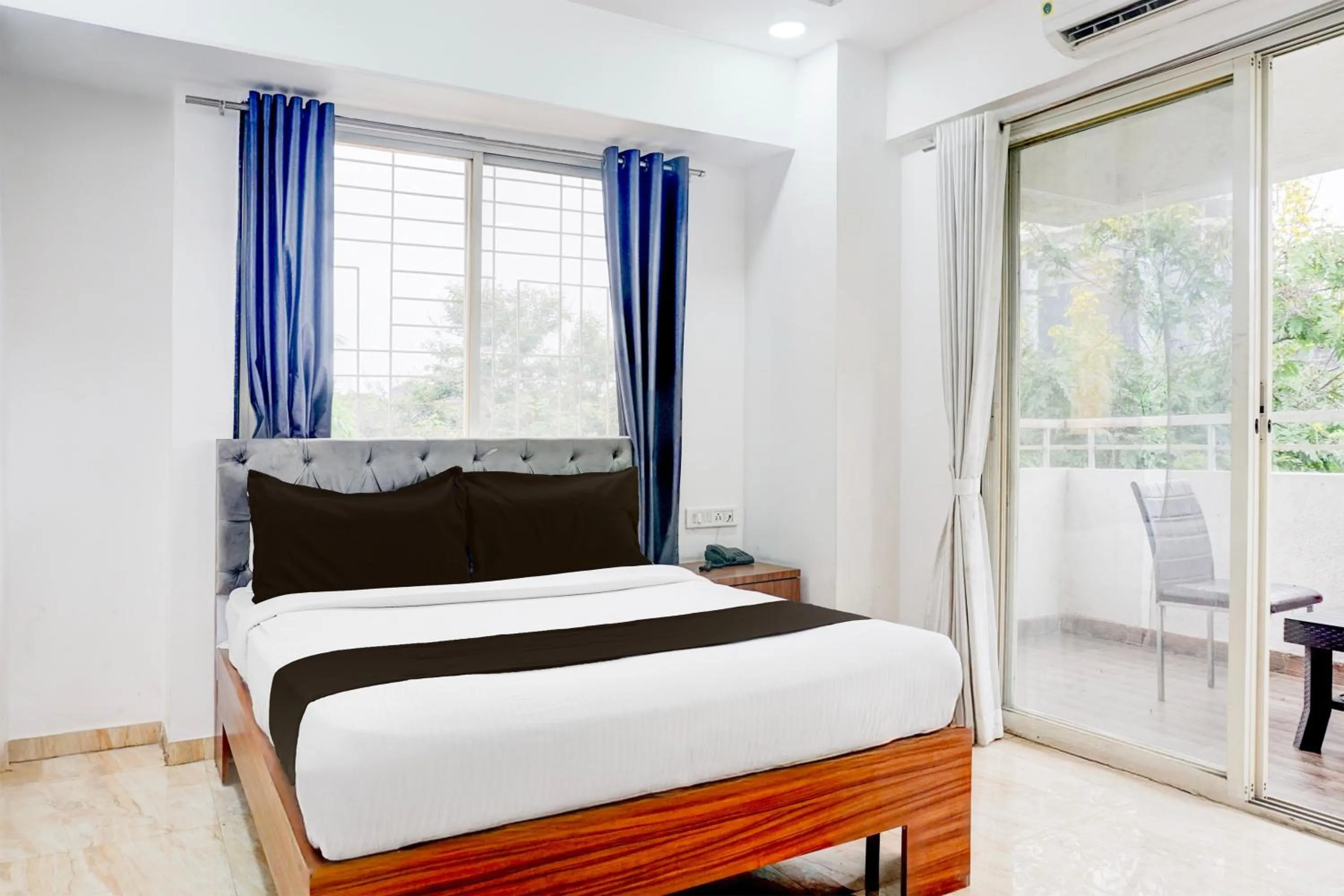 FabHotel Red Velvet Inn & Suites