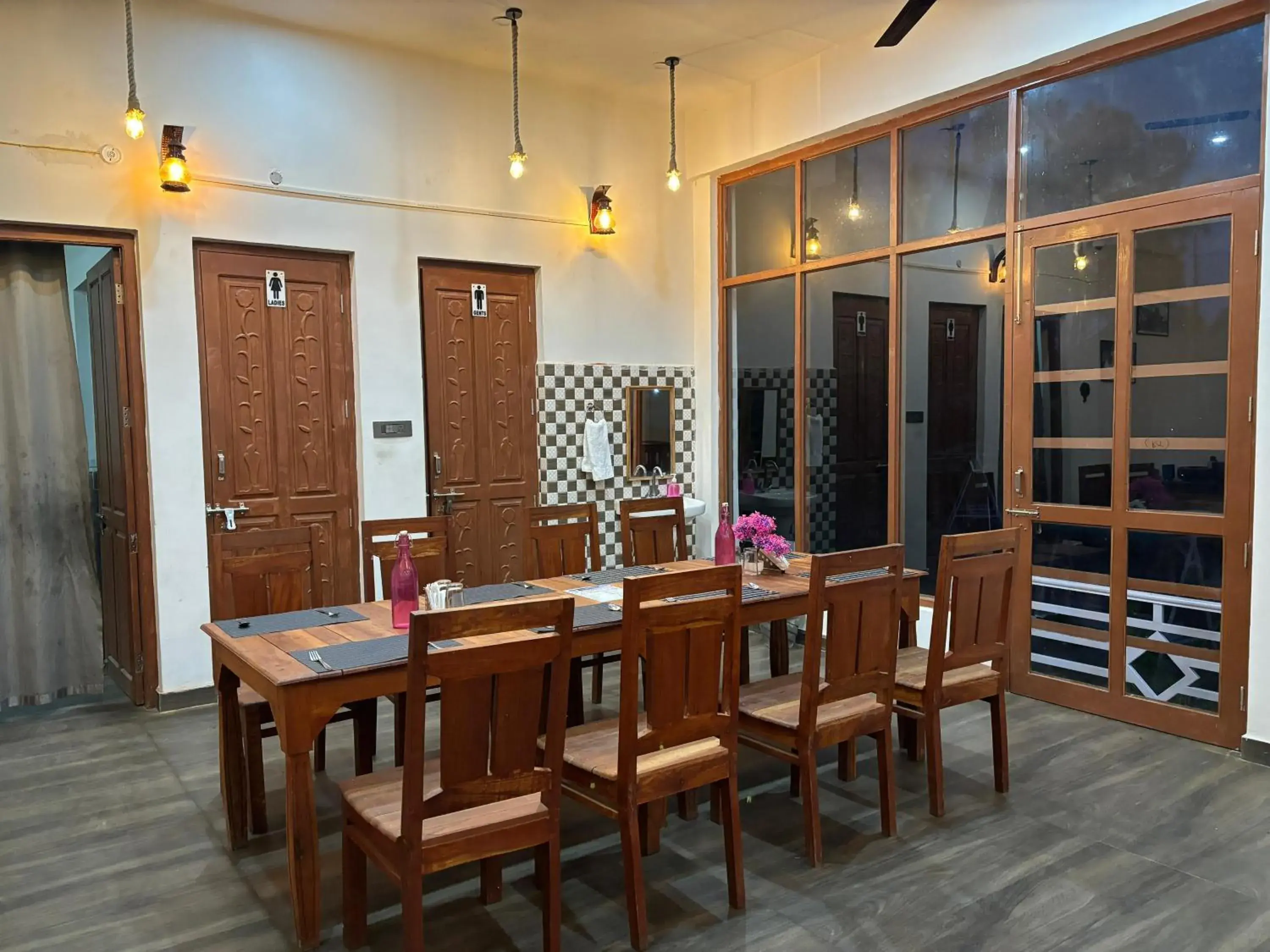 Restaurant/places to eat in Lap Of Himalayas Resort Restaurant/places to eat in Lap Of Himalayas Resort