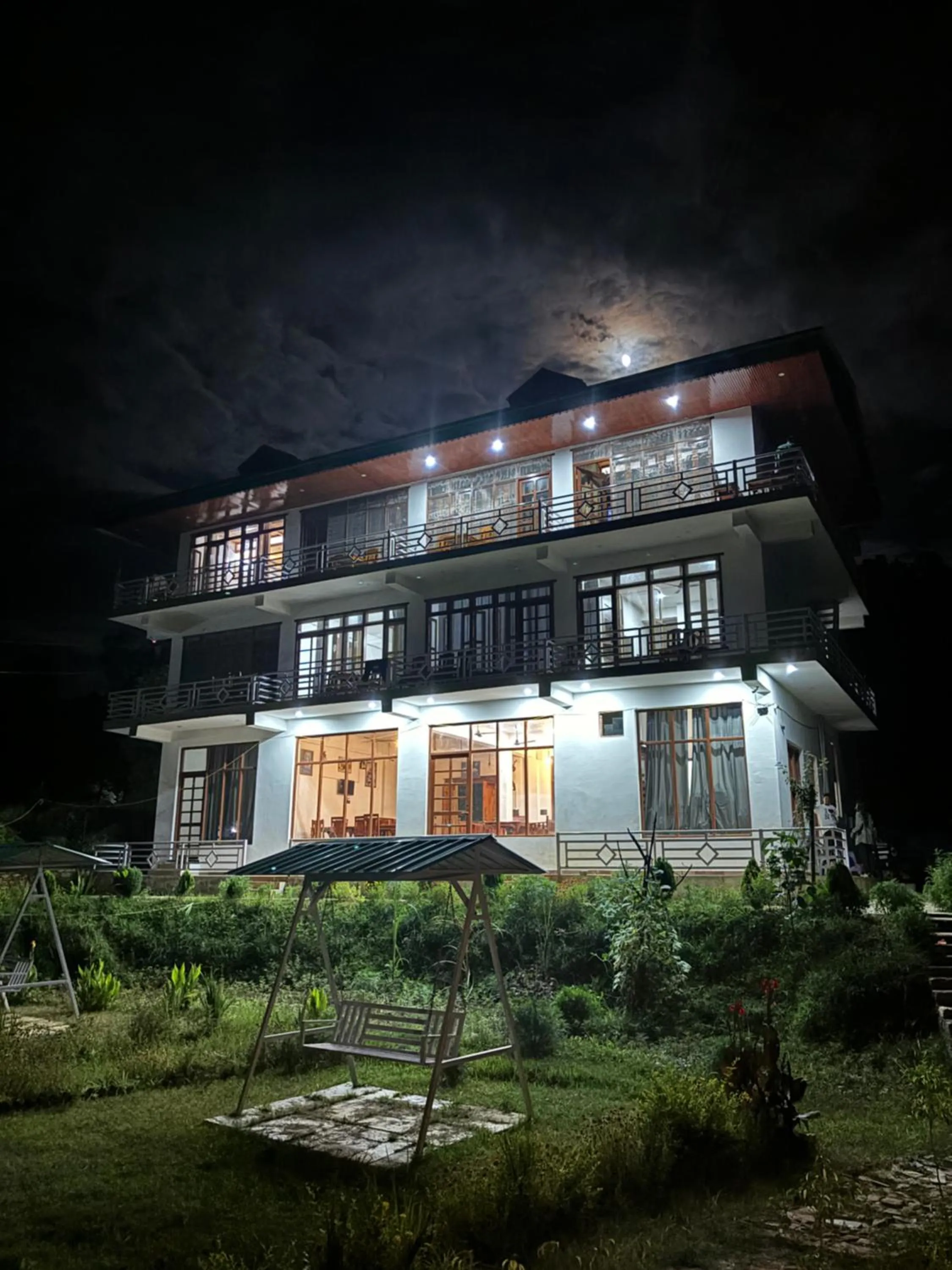 Lap Of Himalayas Resort