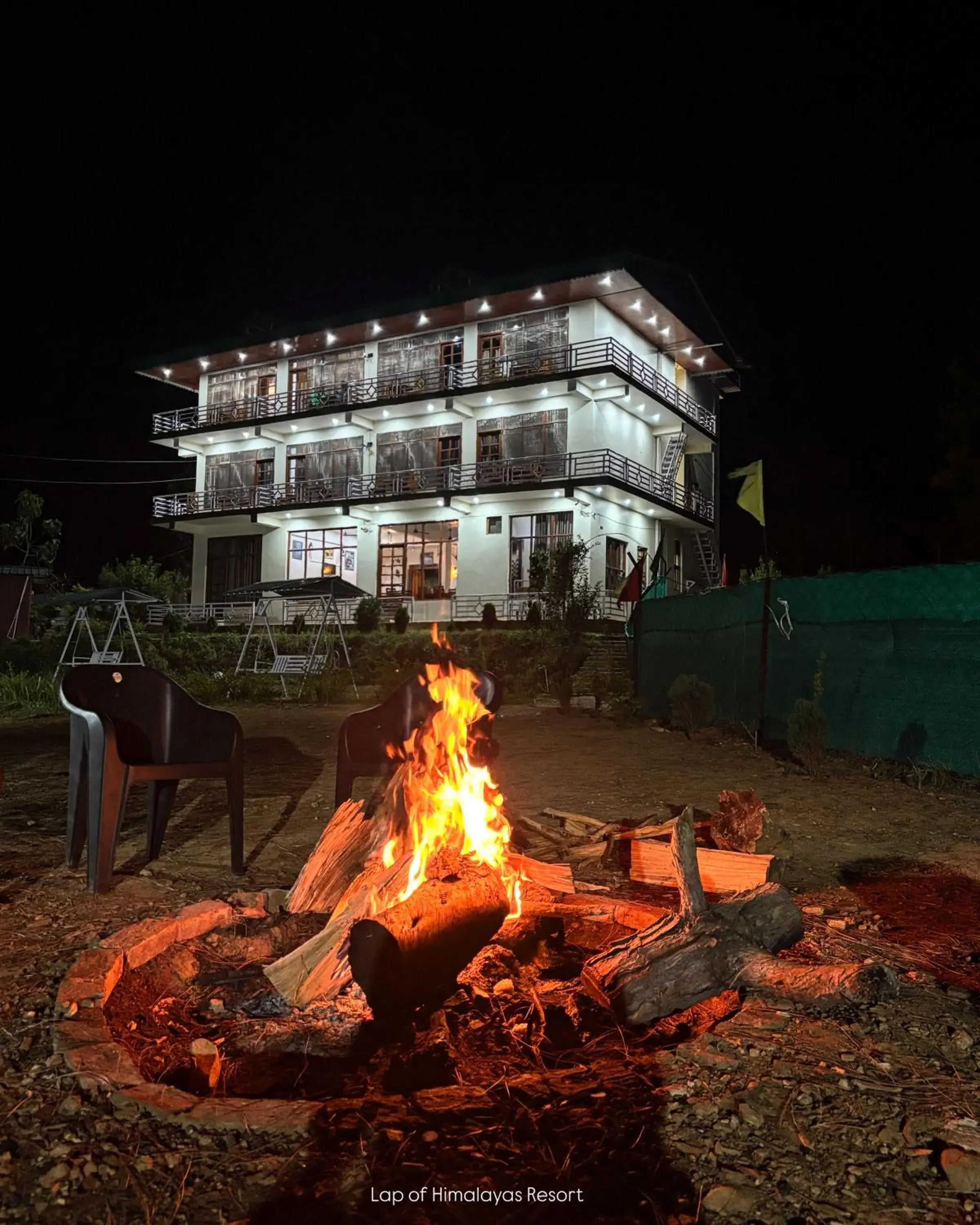 Property building in Lap Of Himalayas Resort Property building in Lap Of Himalayas Resort